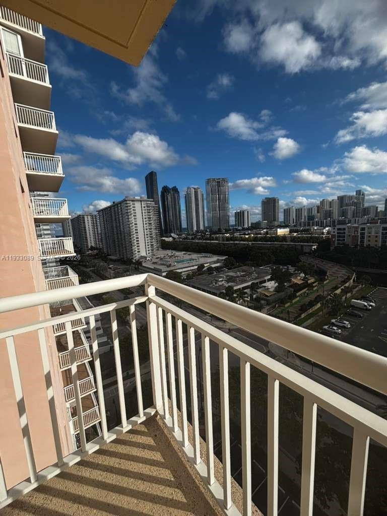 WINSTON TOWERS 200 - Residential
