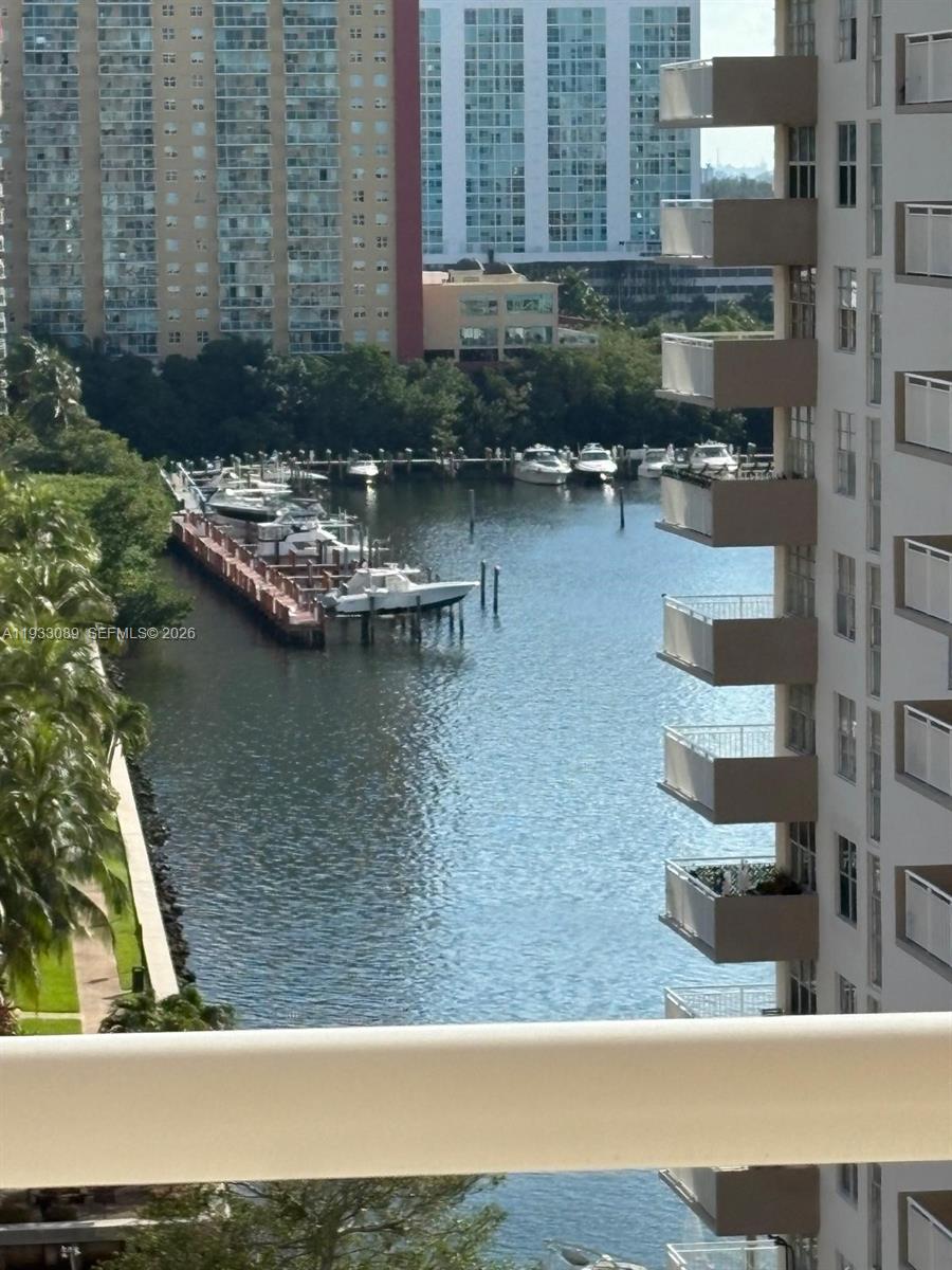 WINSTON TOWERS 200 - Residential