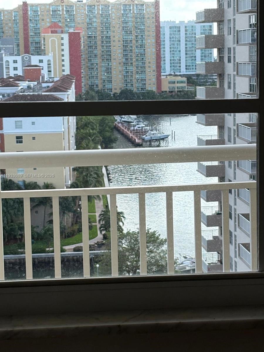 WINSTON TOWERS 200 - Residential