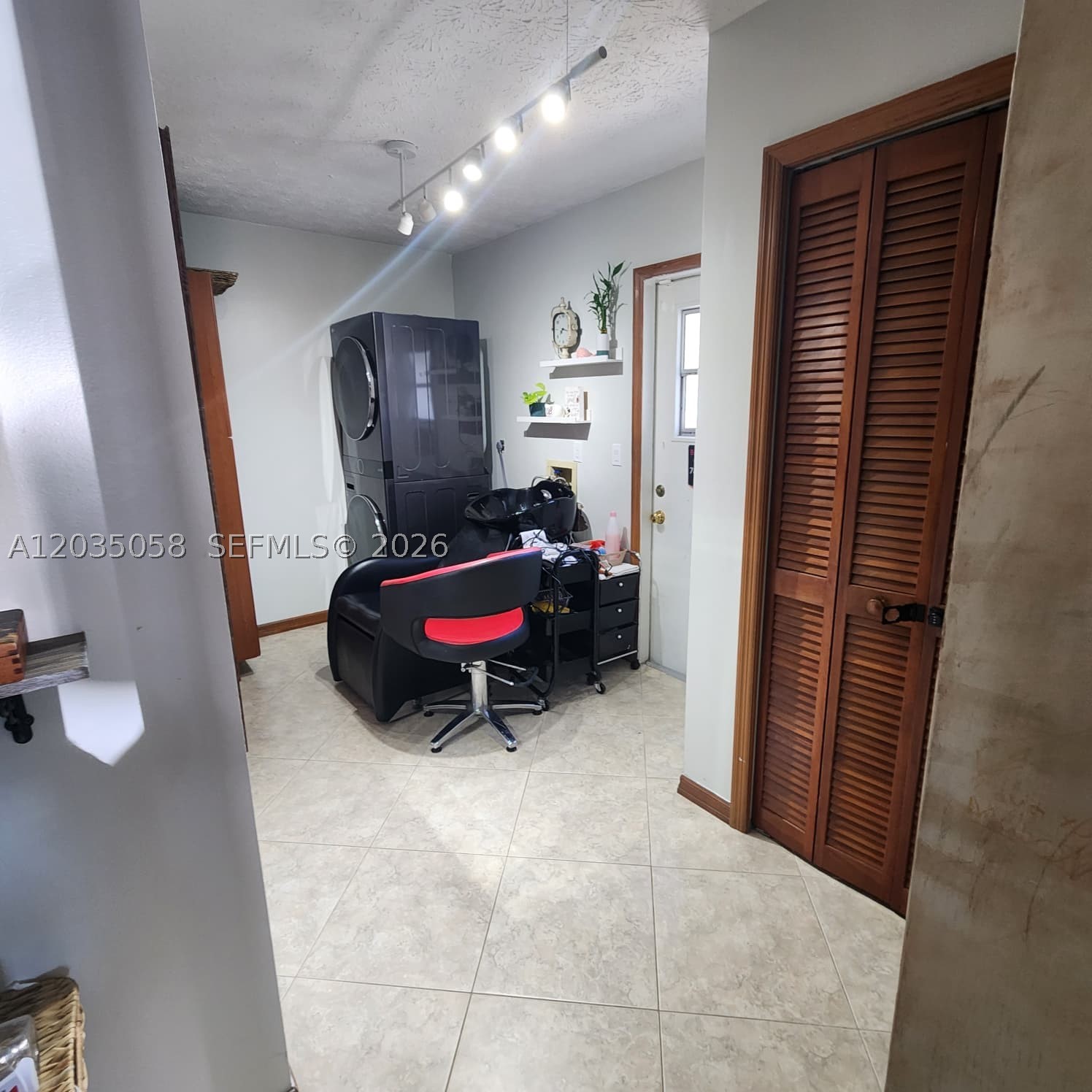INDIAN RIVER ESTATES UNIT - Residential Lease