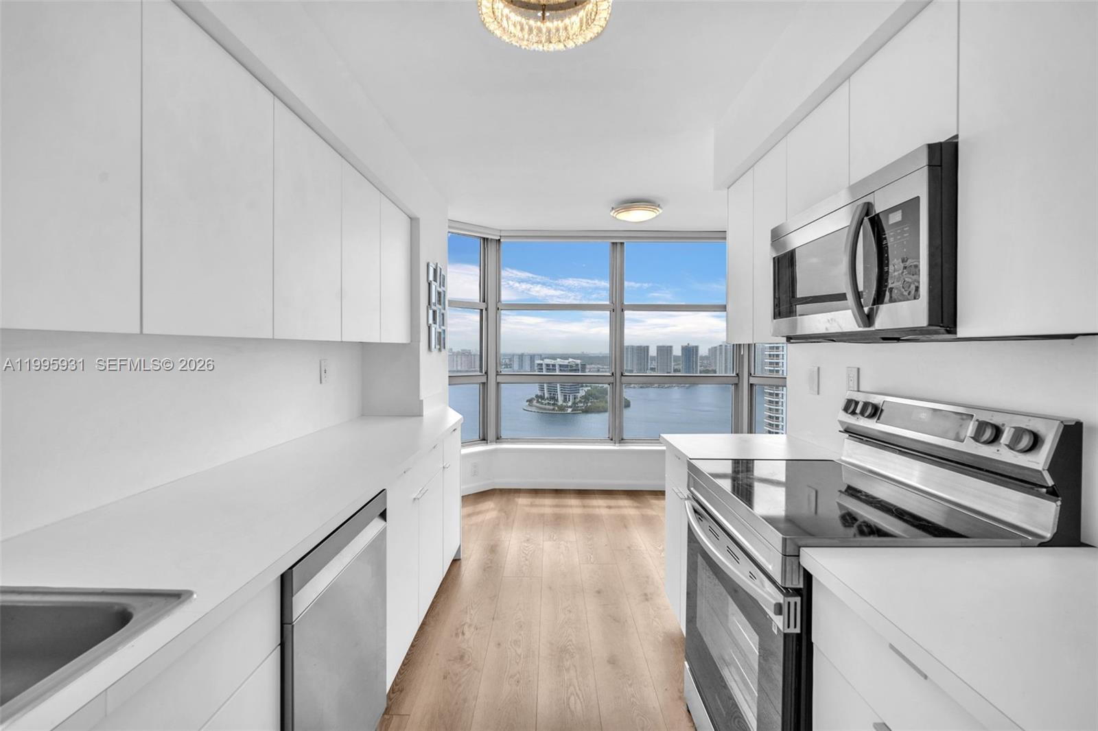 MYSTIC POINTE TOWER 400 C - Residential