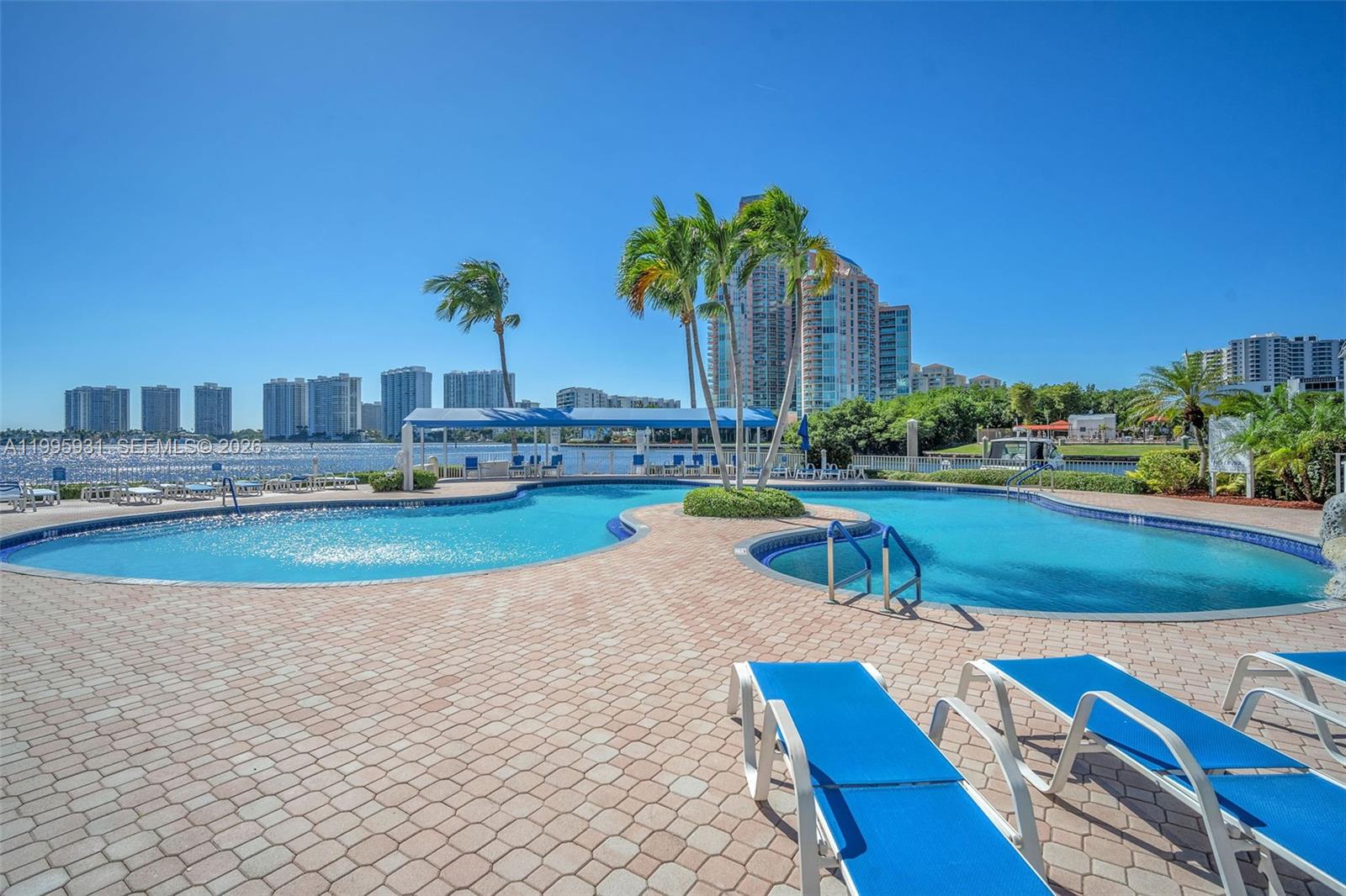 MYSTIC POINTE TOWER 400 C - Residential
