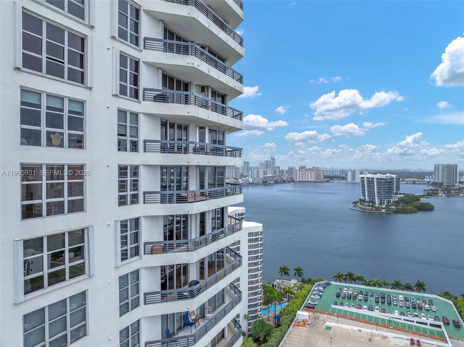 MYSTIC POINTE TOWER 400 C - Residential