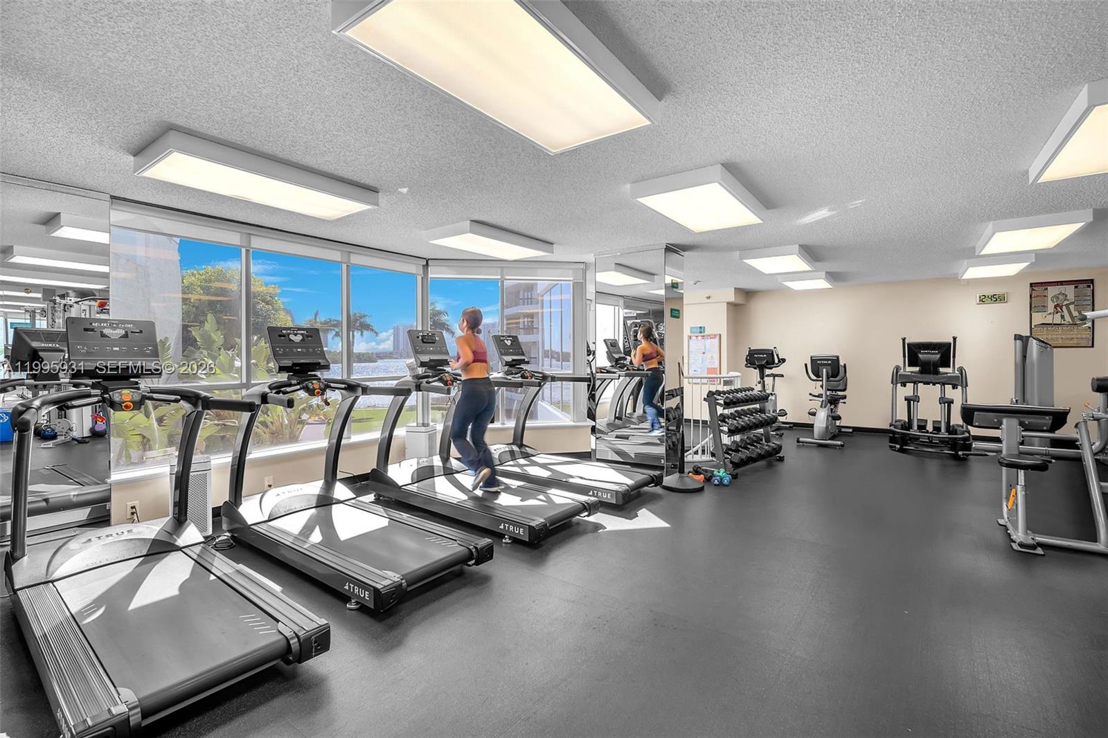 MYSTIC POINTE TOWER 400 C - Residential