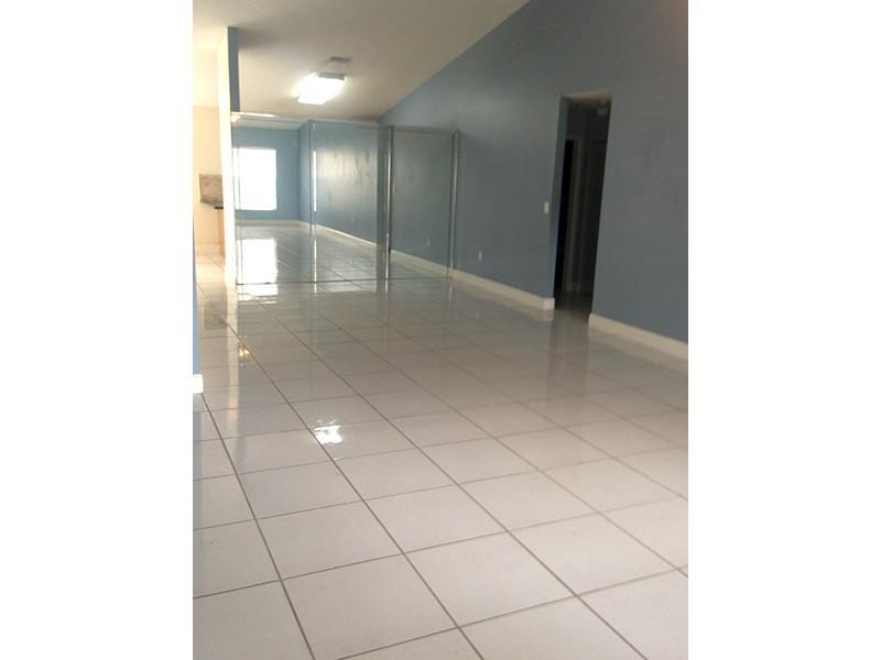 LAKES ON THE GREEN GLYNN - Residential Lease