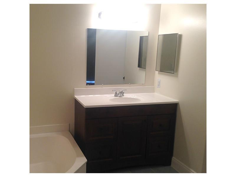 LAKES ON THE GREEN GLYNN - Residential Lease