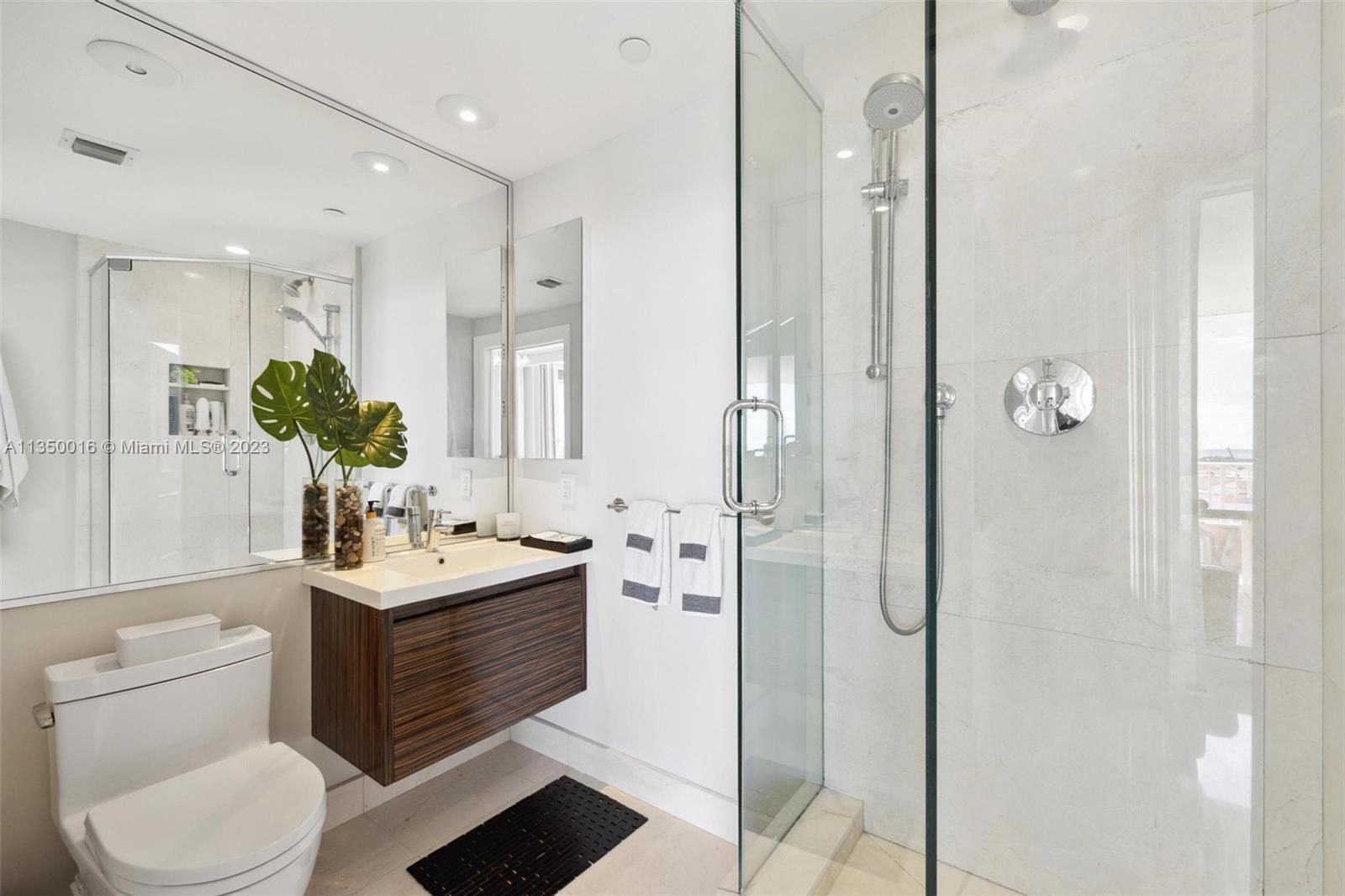 CLUB TOWER TWO CONDO - Residential Lease