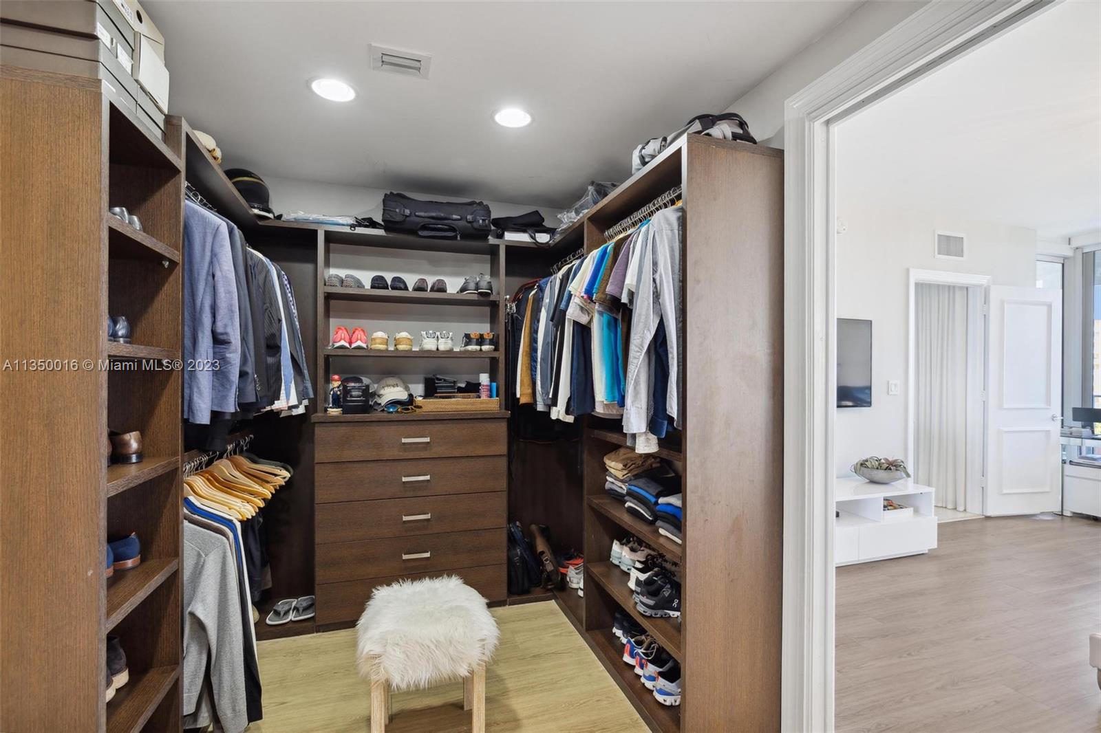 CLUB TOWER TWO CONDO - Residential Lease