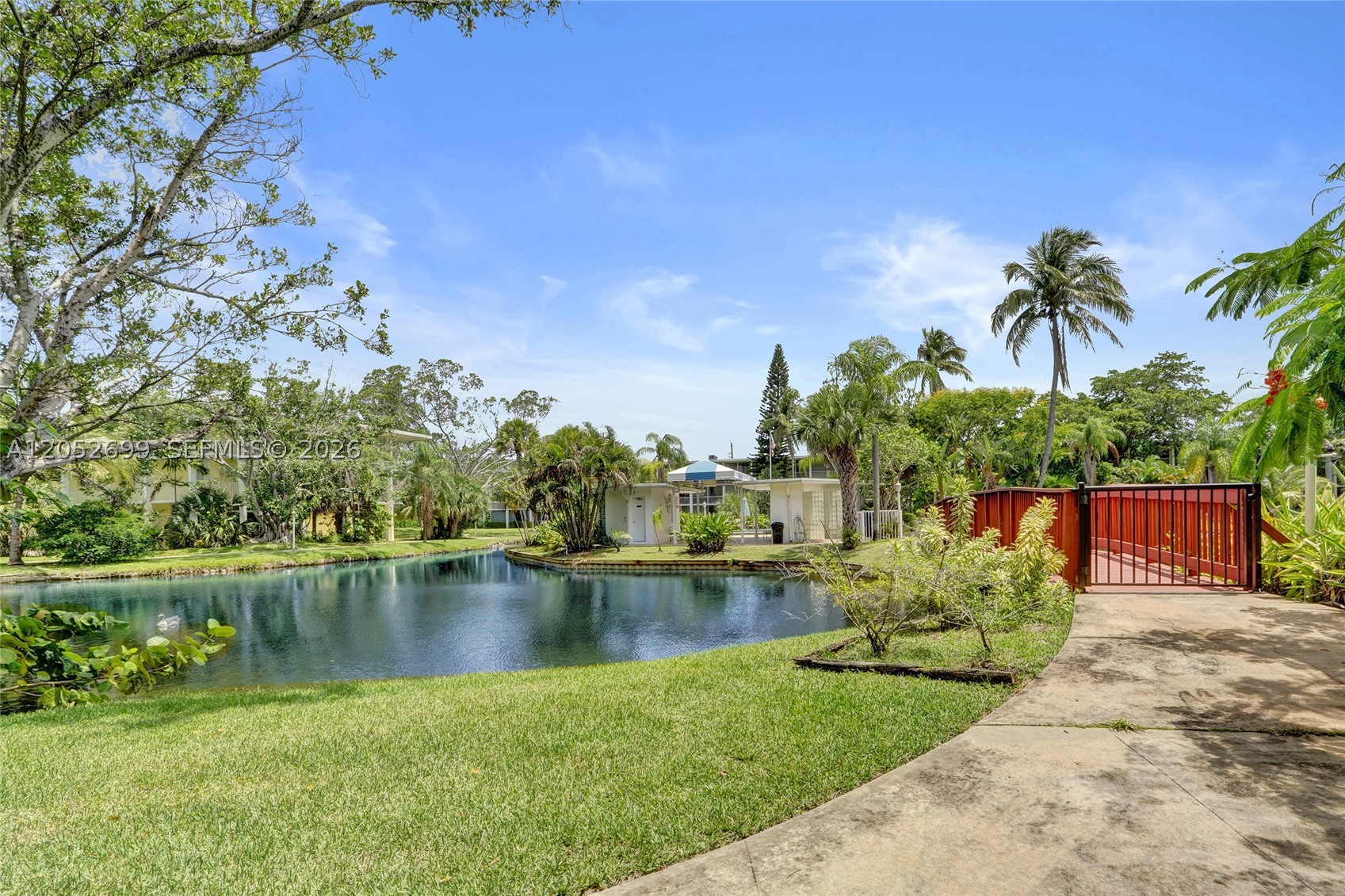 DEERFIELD LAKE CONDOMINIU - Residential