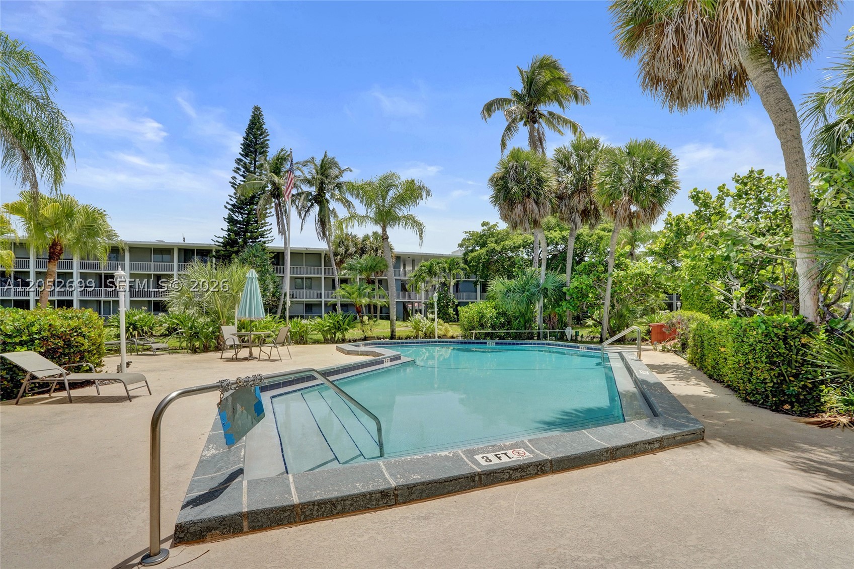 DEERFIELD LAKE CONDOMINIU - Residential