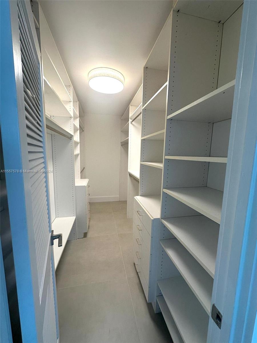 KENILWORTH CONDO - Residential Lease