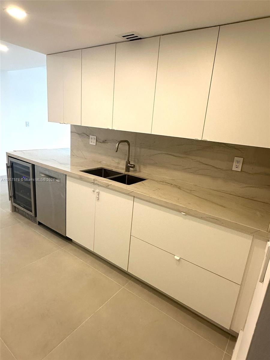 KENILWORTH CONDO - Residential Lease