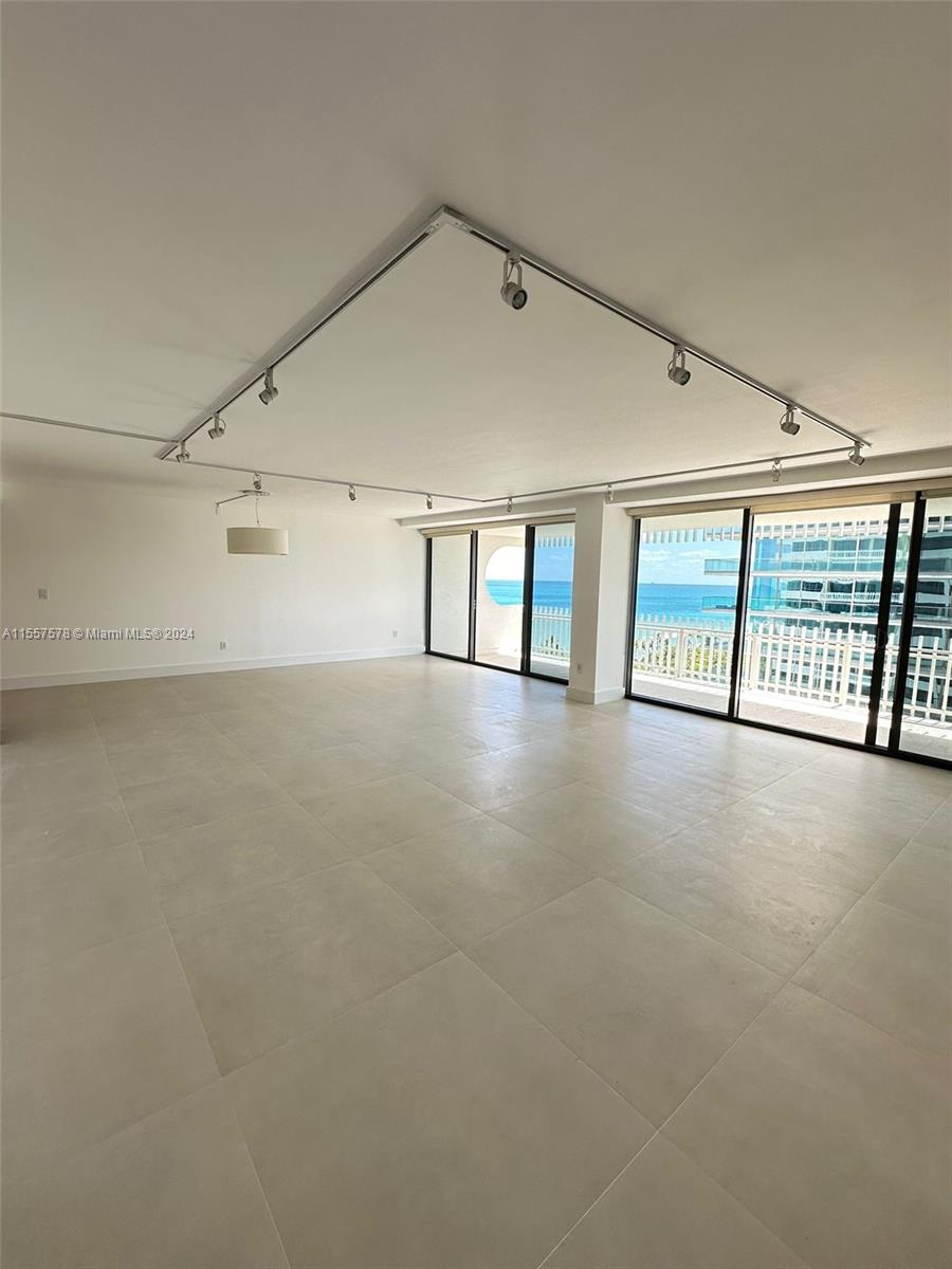KENILWORTH CONDO - Residential Lease