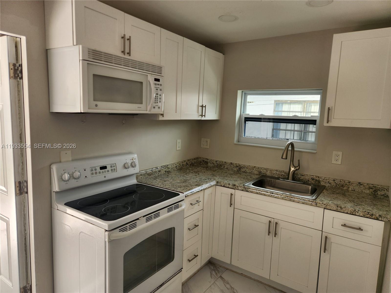 FLAMINGO ESTATES - Residential Lease