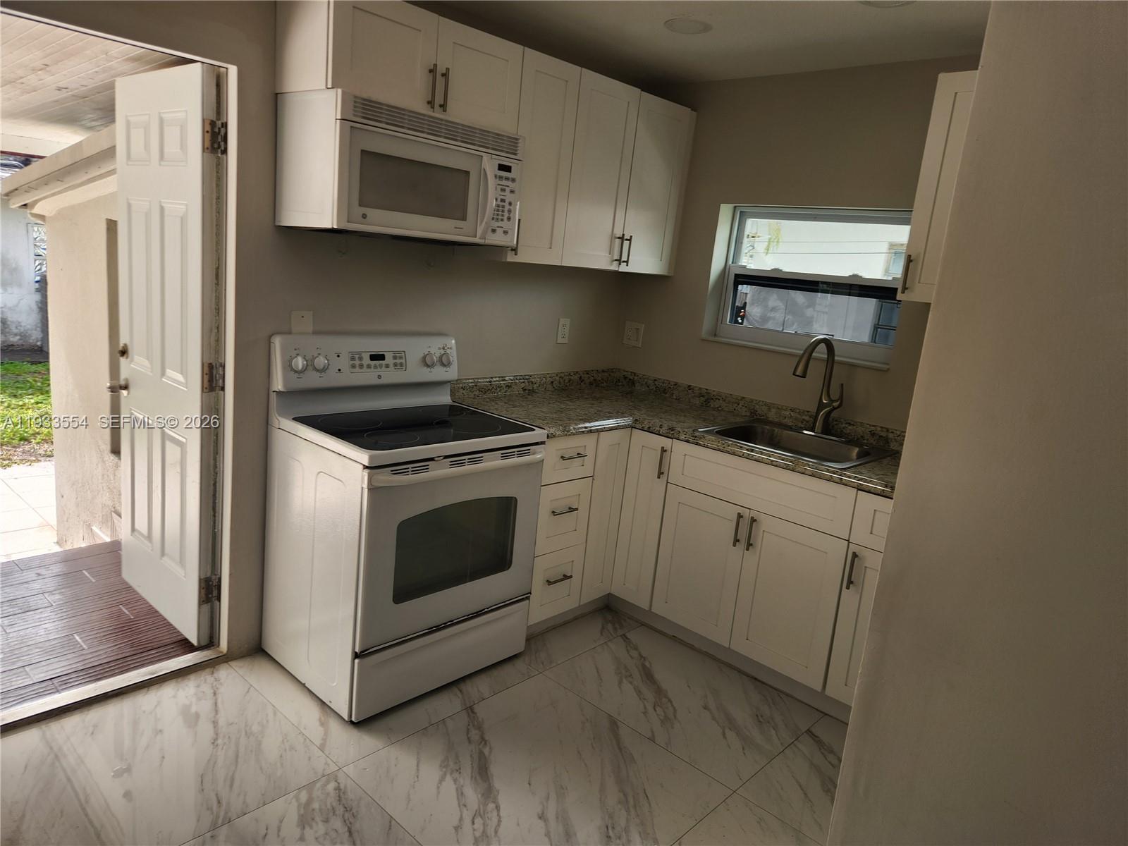 FLAMINGO ESTATES - Residential Lease