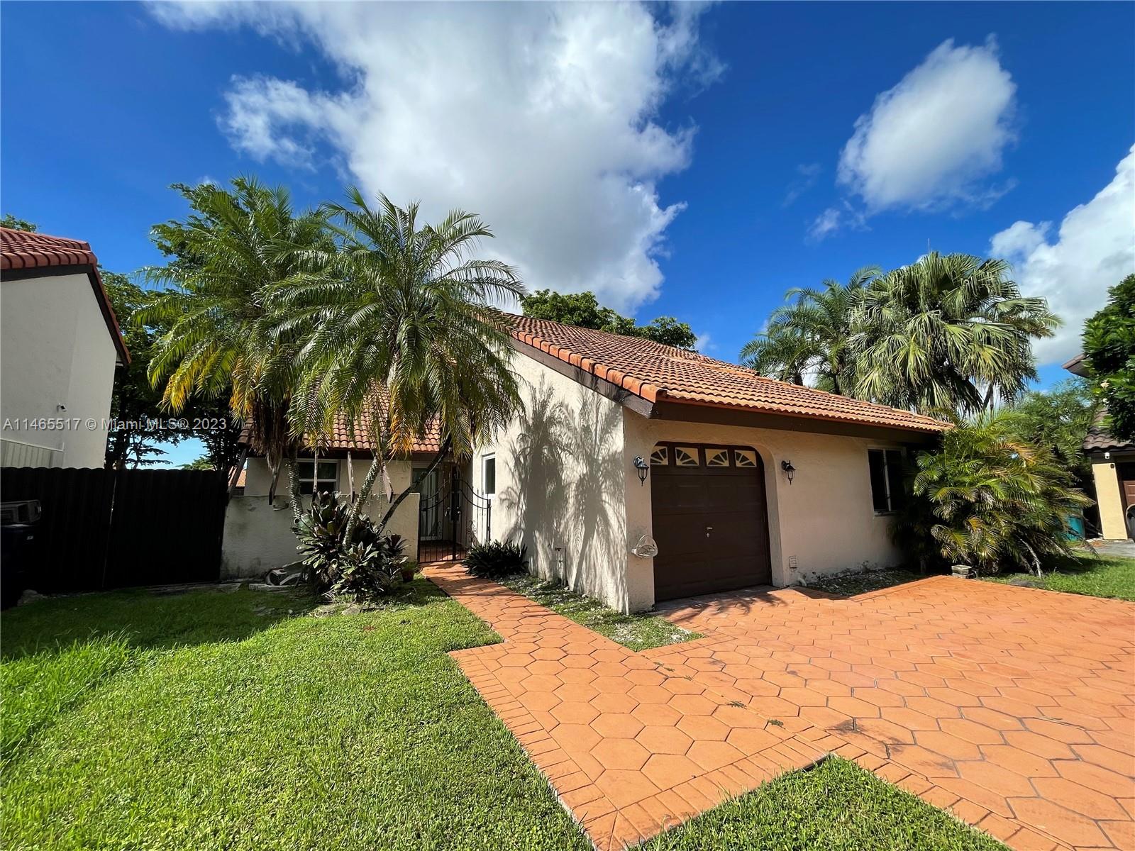 A spacious haven awaiting your personal touch. This inviting property offers a world of potential; an open layout flooded with natural light, and a great spacious yard ready to transform into your entertainment hot spot! Your vision, your masterpiece—seize the opportunity to make it yours today!