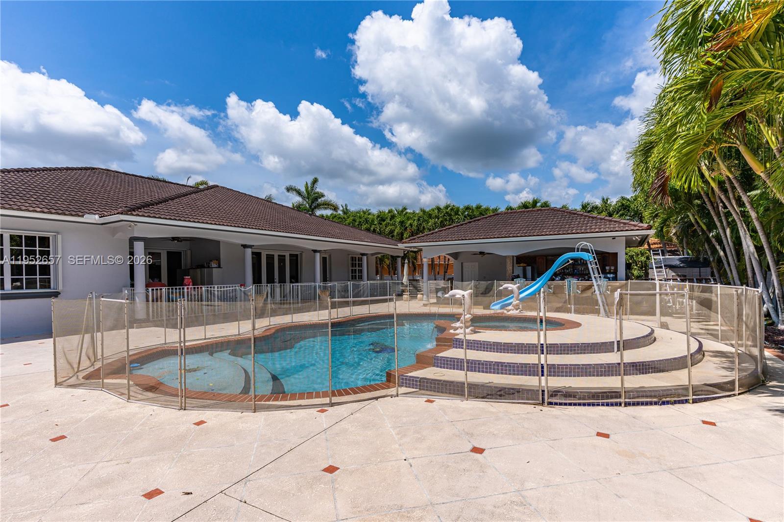 ESTATE MANSIONS - Residential