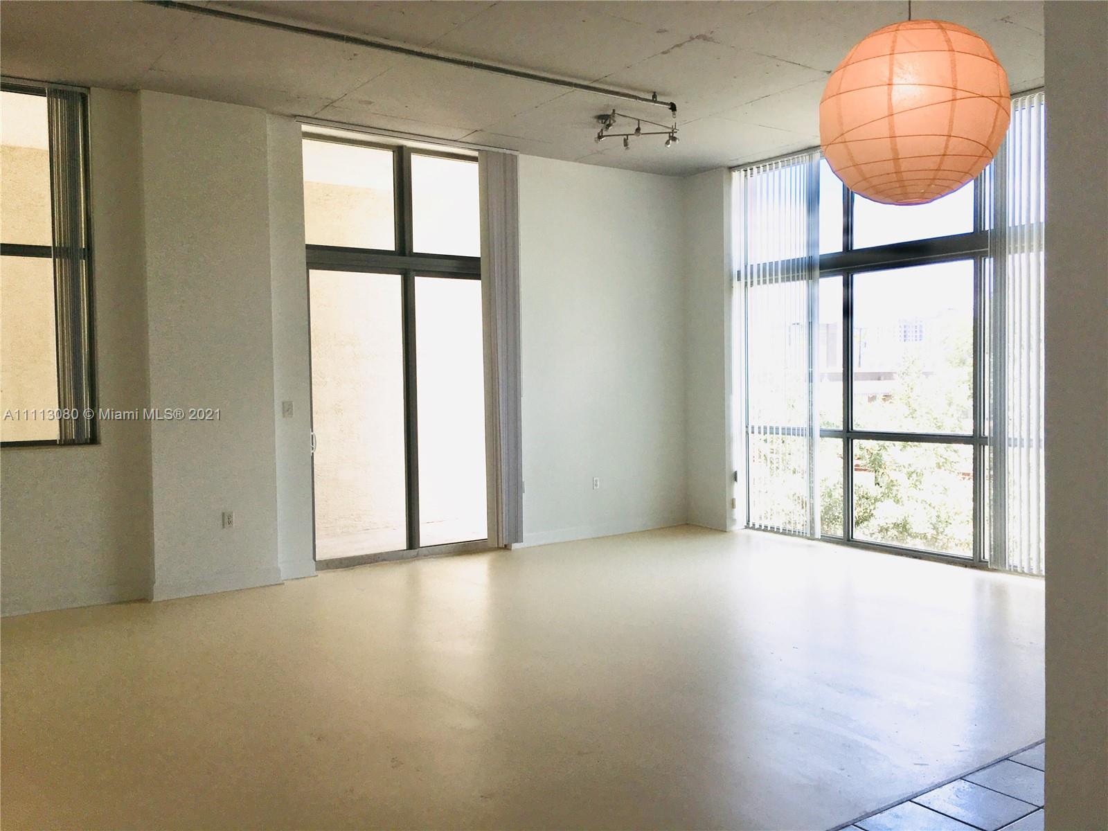 LOFTS AT HOLLYWOOD STATIO - Residential