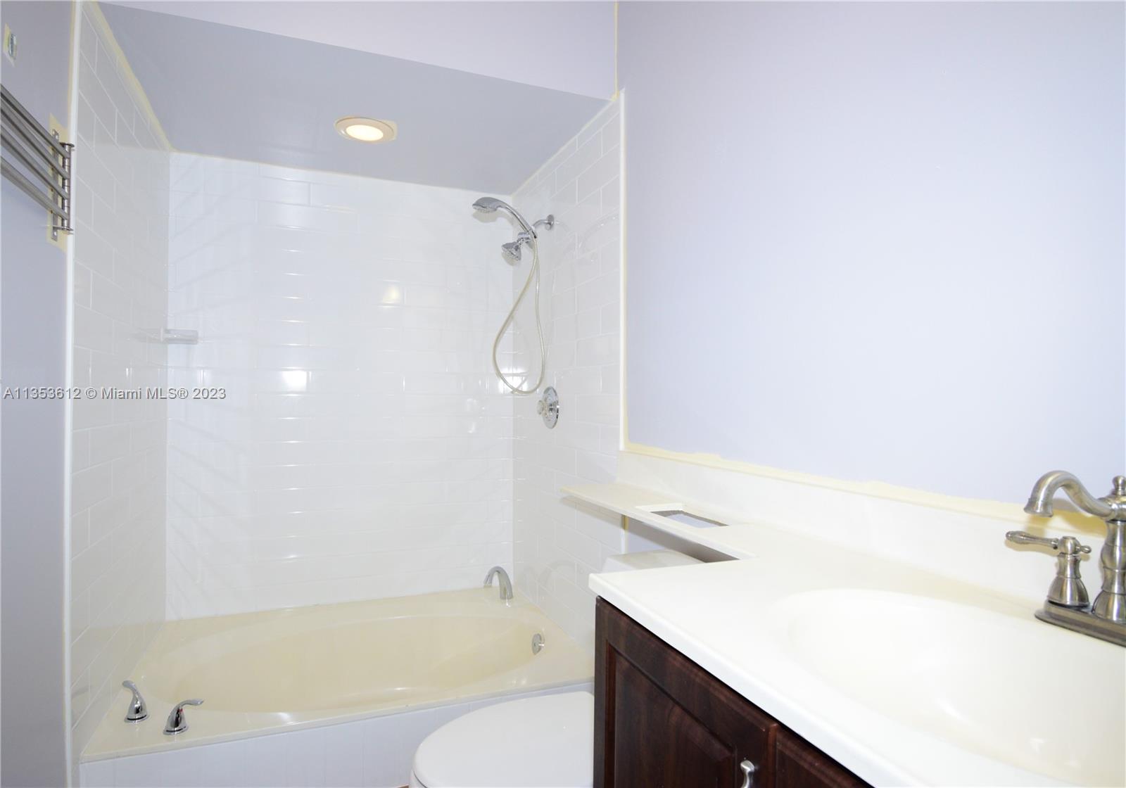EMBASSY LAKES - Residential Lease