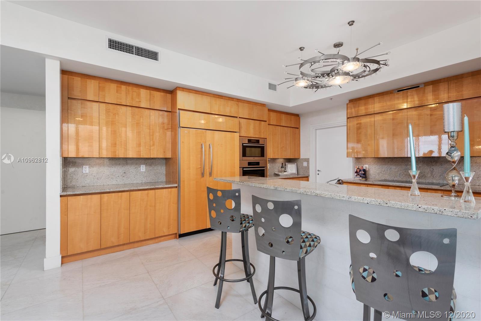 CONTINUUM ON SOUTH BEACH - Residential