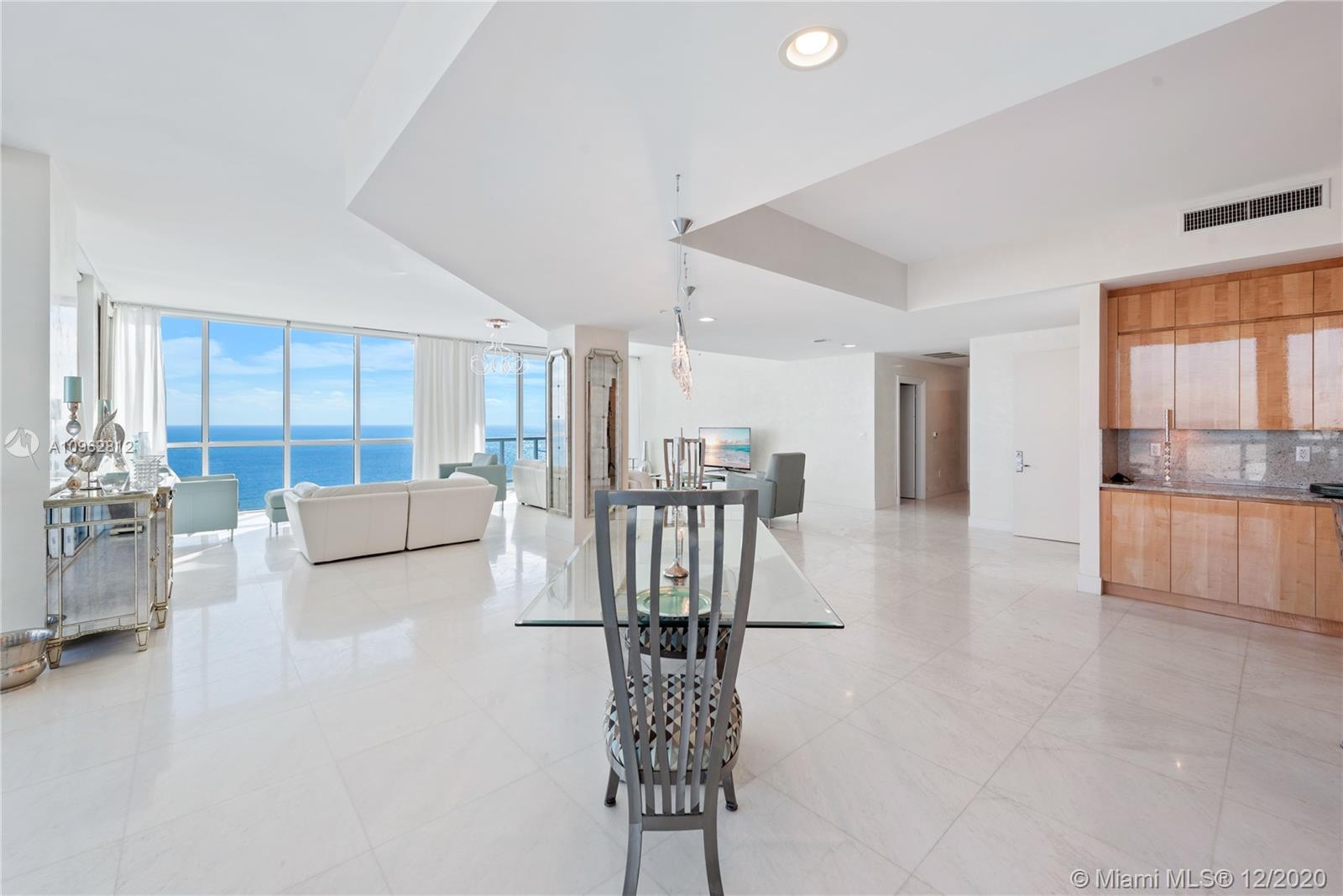 CONTINUUM ON SOUTH BEACH - Residential