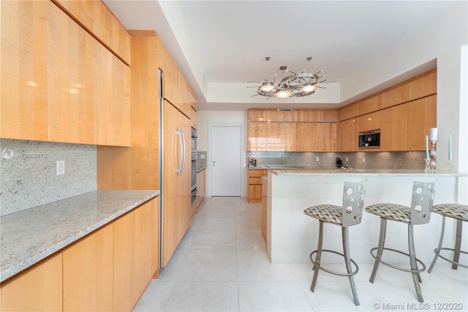 CONTINUUM ON SOUTH BEACH - Residential