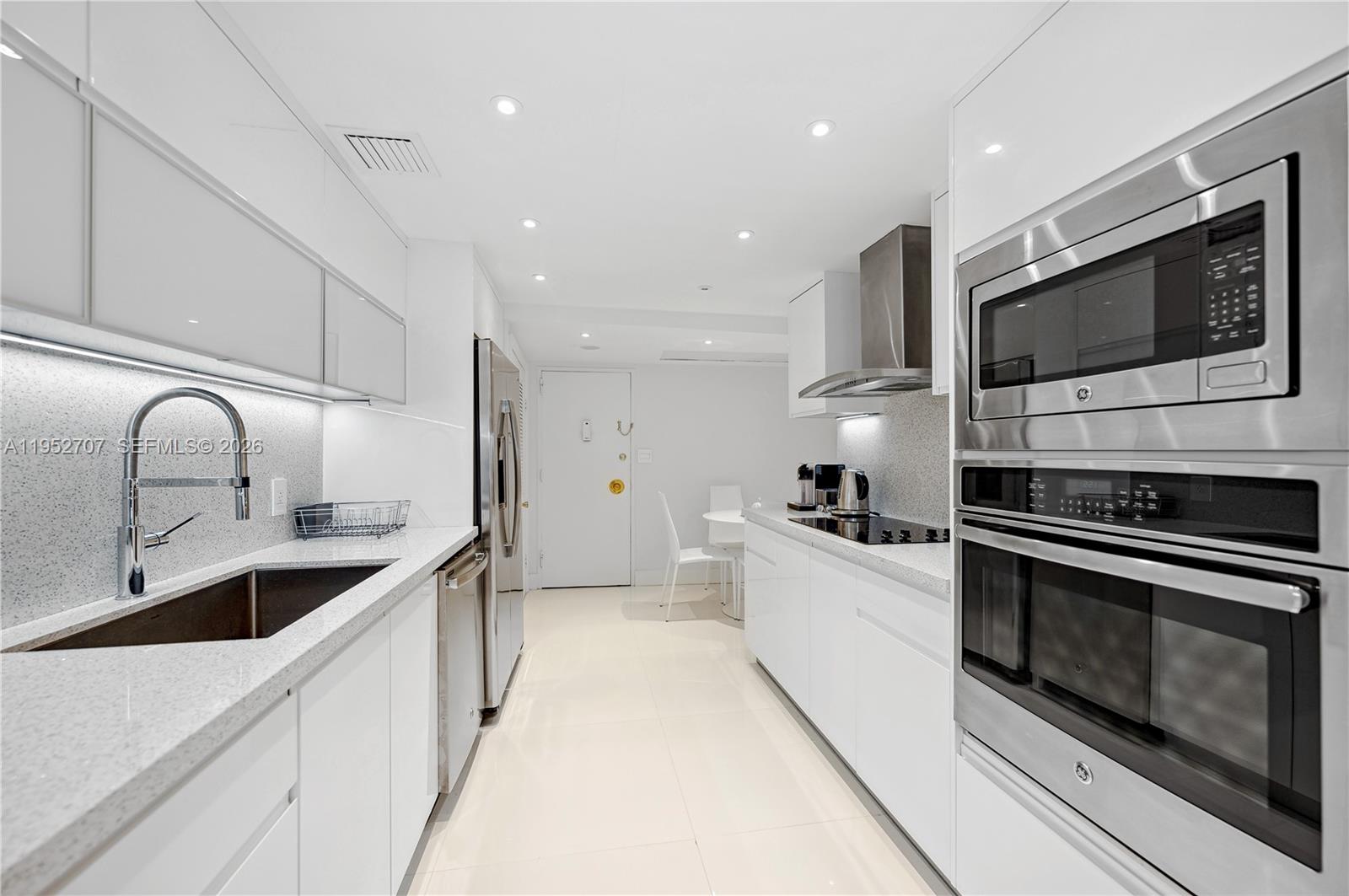 IMPERIAL HOUSE CONDO - Residential