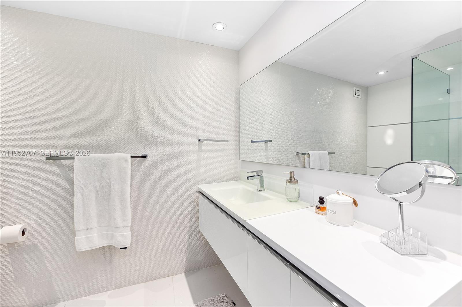 IMPERIAL HOUSE CONDO - Residential
