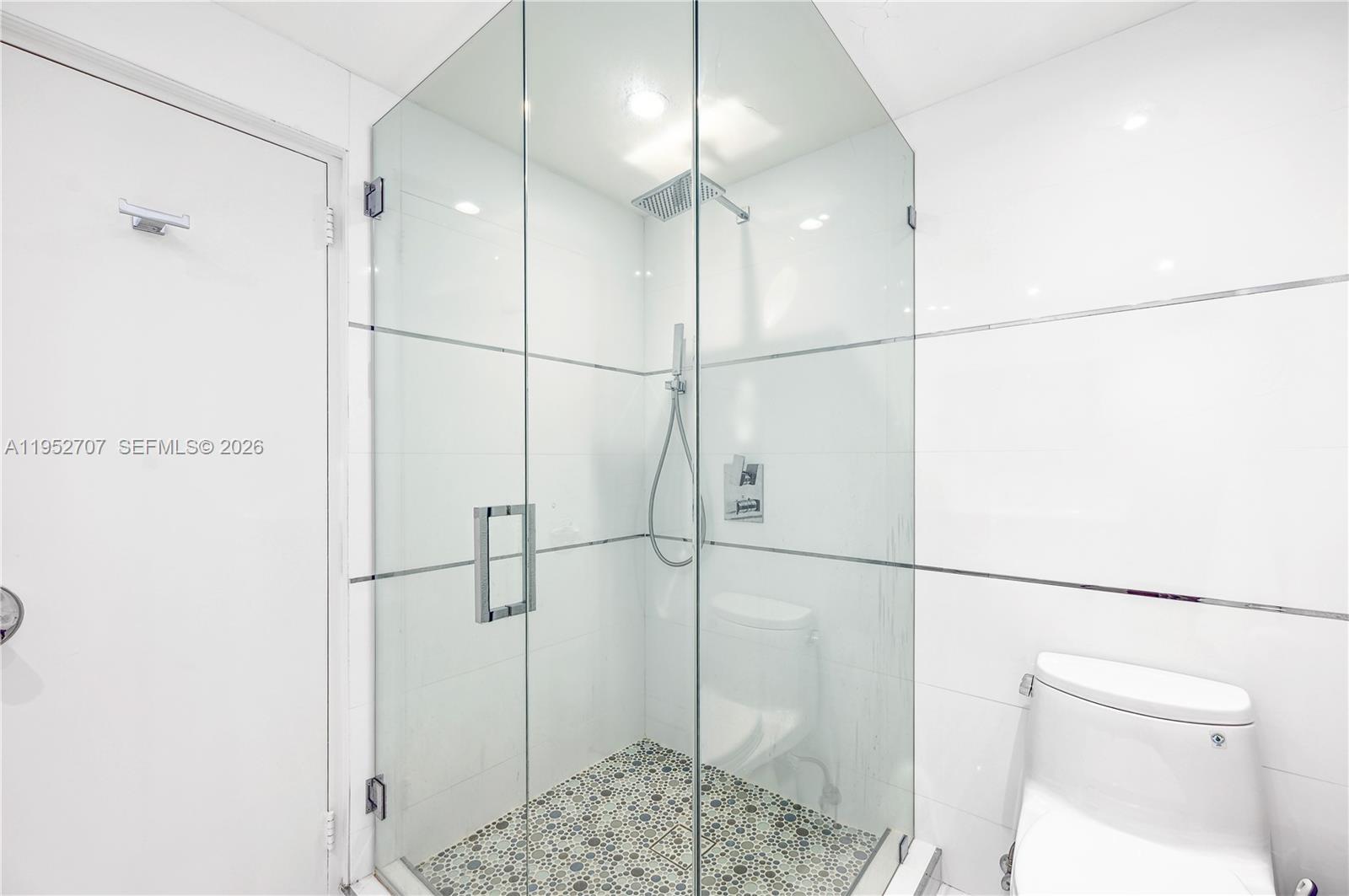 IMPERIAL HOUSE CONDO - Residential