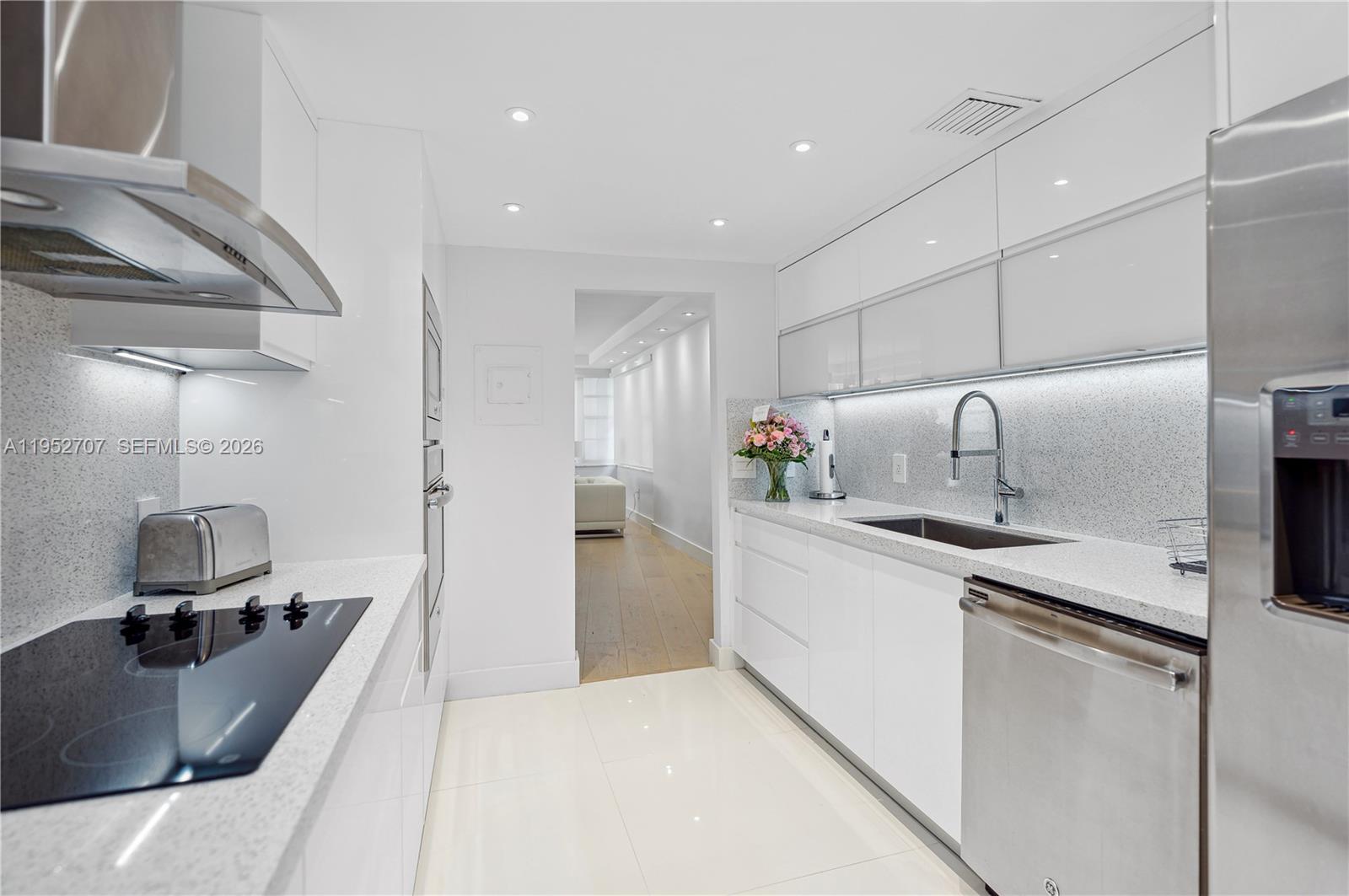 IMPERIAL HOUSE CONDO - Residential