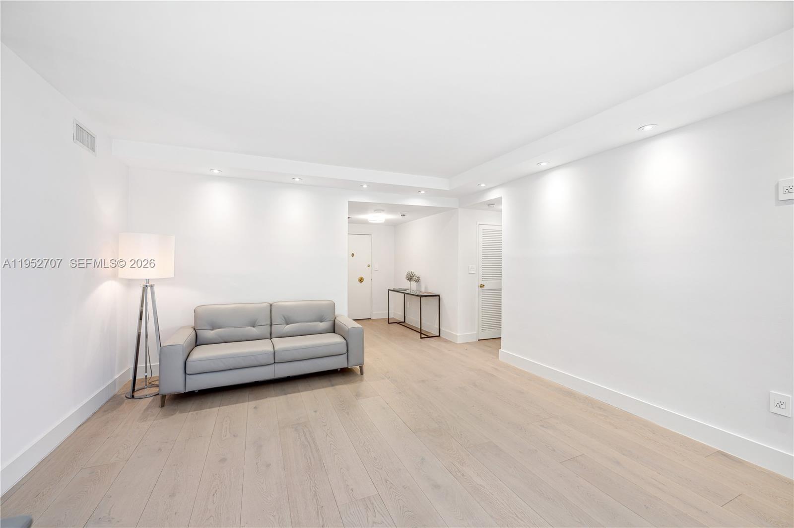 IMPERIAL HOUSE CONDO - Residential