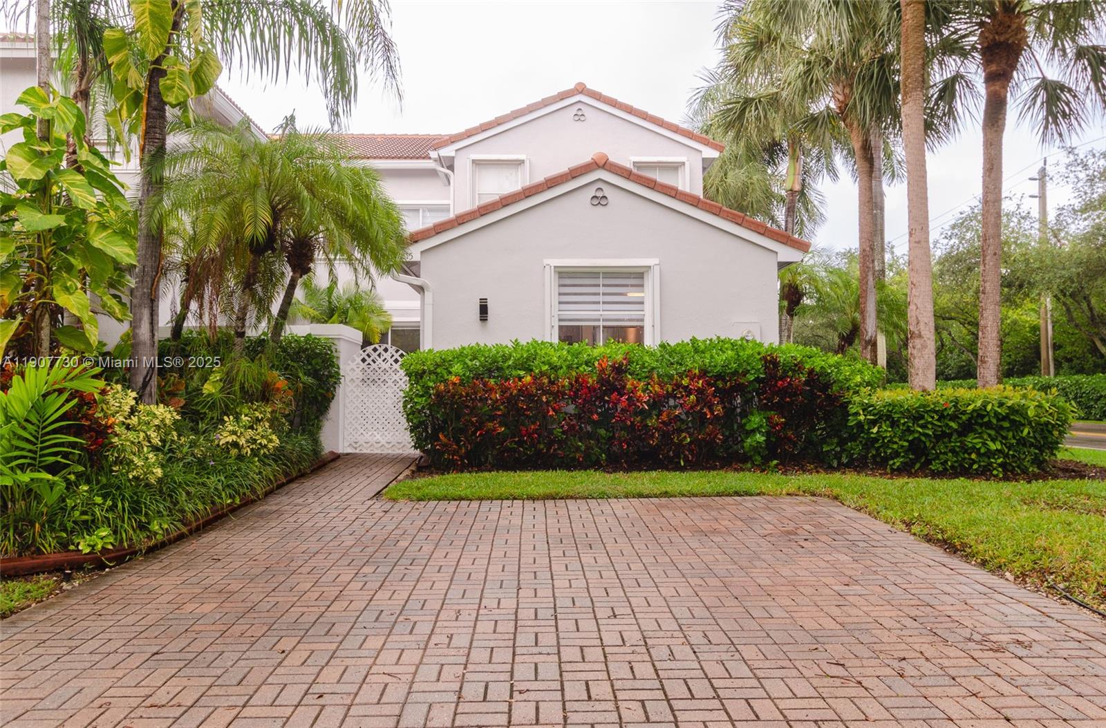 Stupendous corner townhouse offering privacy and comfort in one of Hollywood Beach's most sought-after areas. It features three spacious bedrooms with natural light and three full bathrooms,. A large kitchen is equipped with stainless steel appliances. A beautiful and inviting interior courtyard completes the picture. Located near to West Lake Park kayaking resort, Eco Golf Club, Central Business District and Hallandale and Aventura Mall.