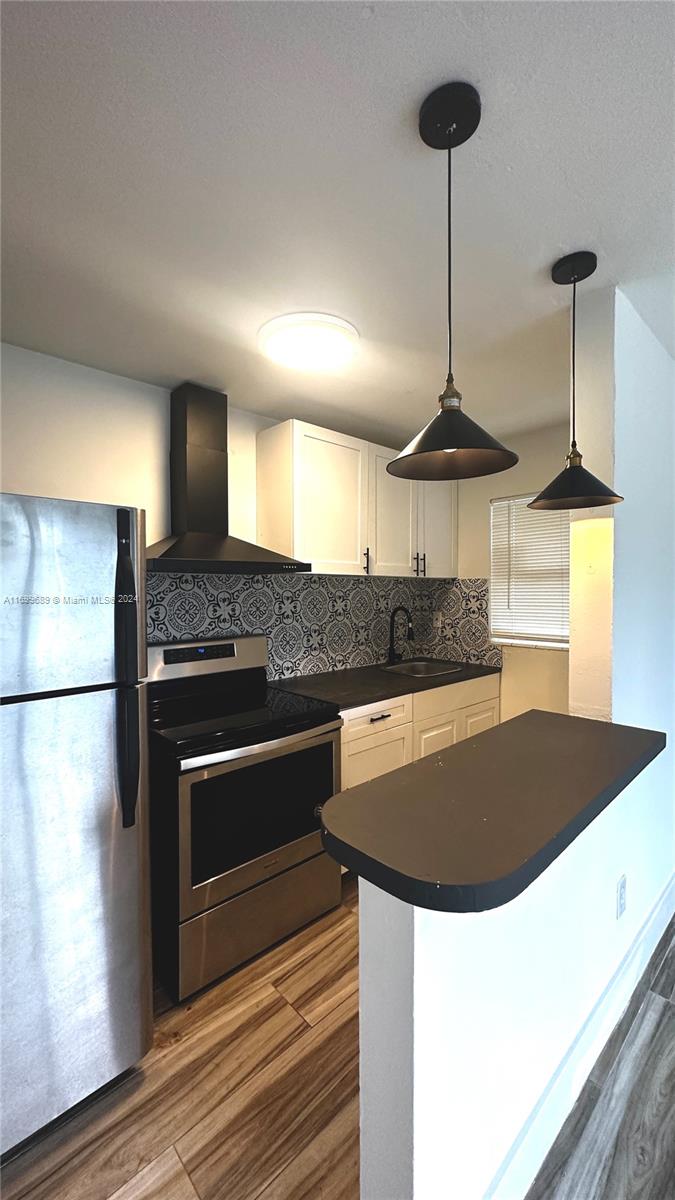 Newly remodeled CORNER UNIT 1 bedroom apartment just a few steps for the heart of little river, home to trendy shops and restaurants. Perfect location close to Miami Beach and i95, plenty of new things happening in the area!