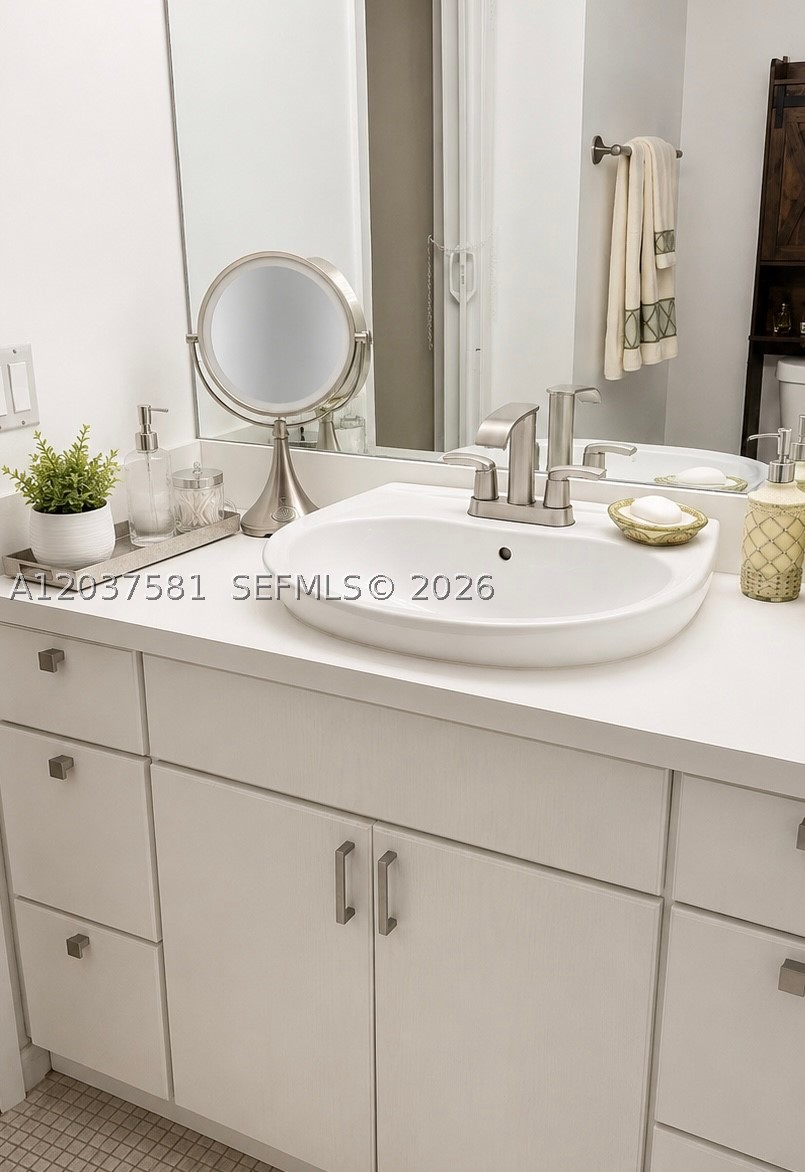 CARLTON BAY CONDO - Residential Lease