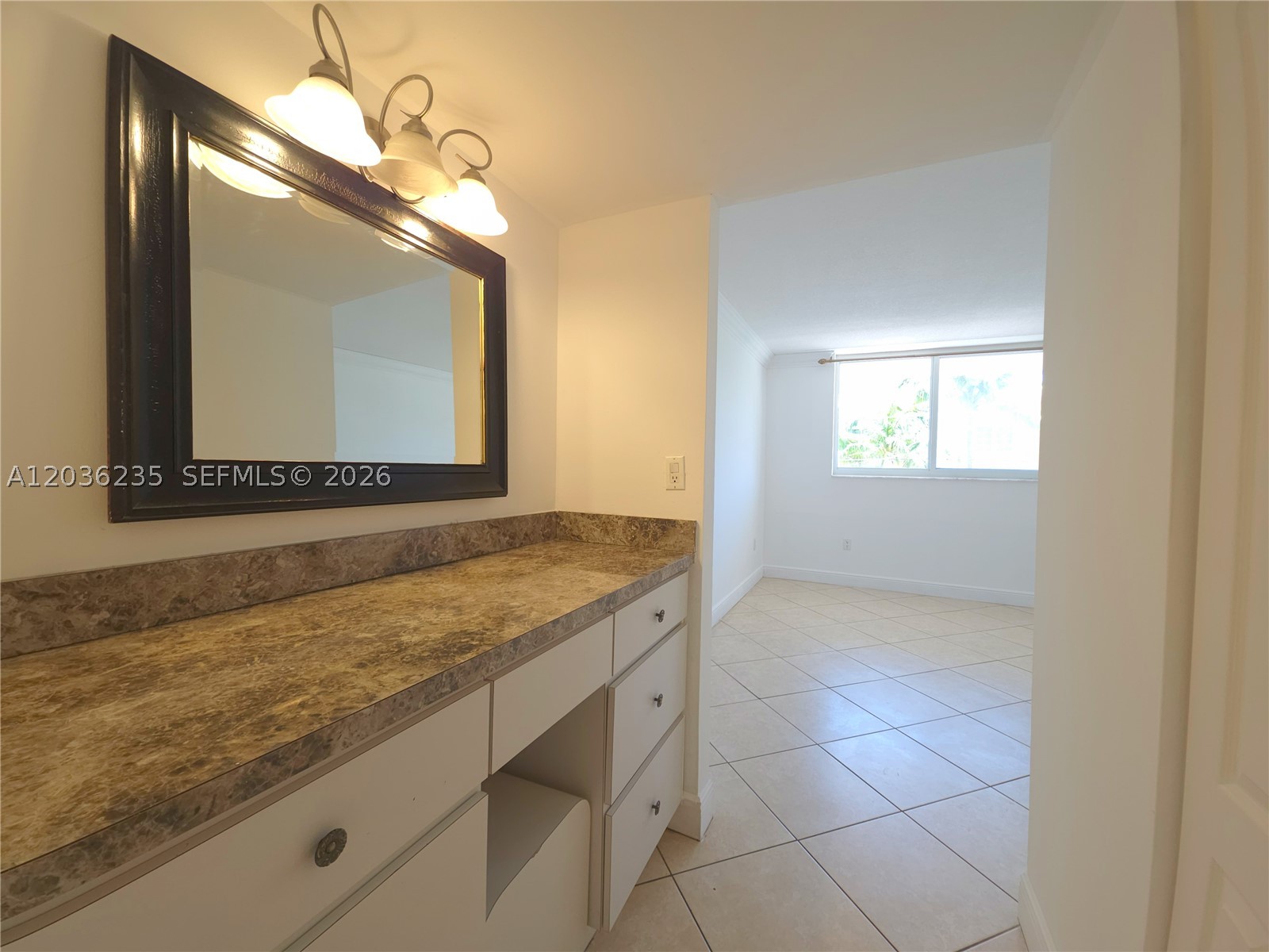 THE PRESIDENTIAL CONDO - Residential Lease