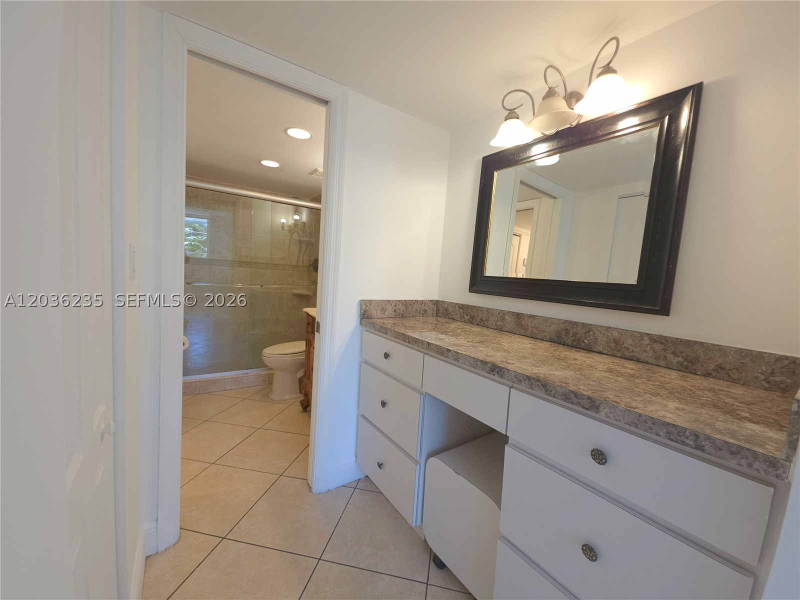 THE PRESIDENTIAL CONDO - Residential Lease