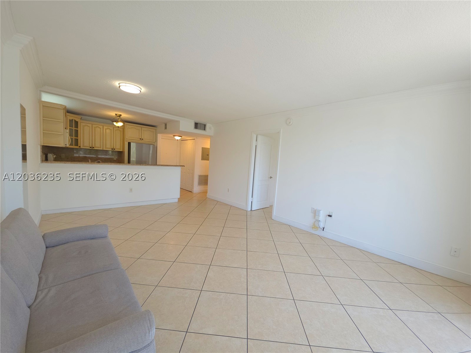 THE PRESIDENTIAL CONDO - Residential Lease