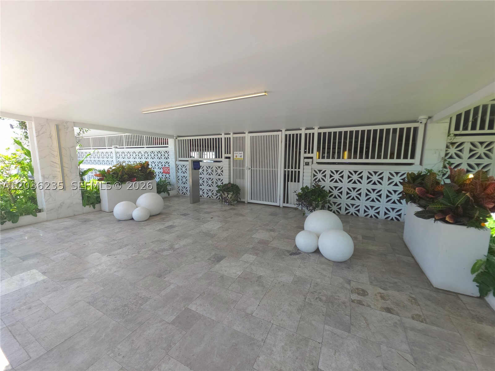 THE PRESIDENTIAL CONDO - Residential Lease