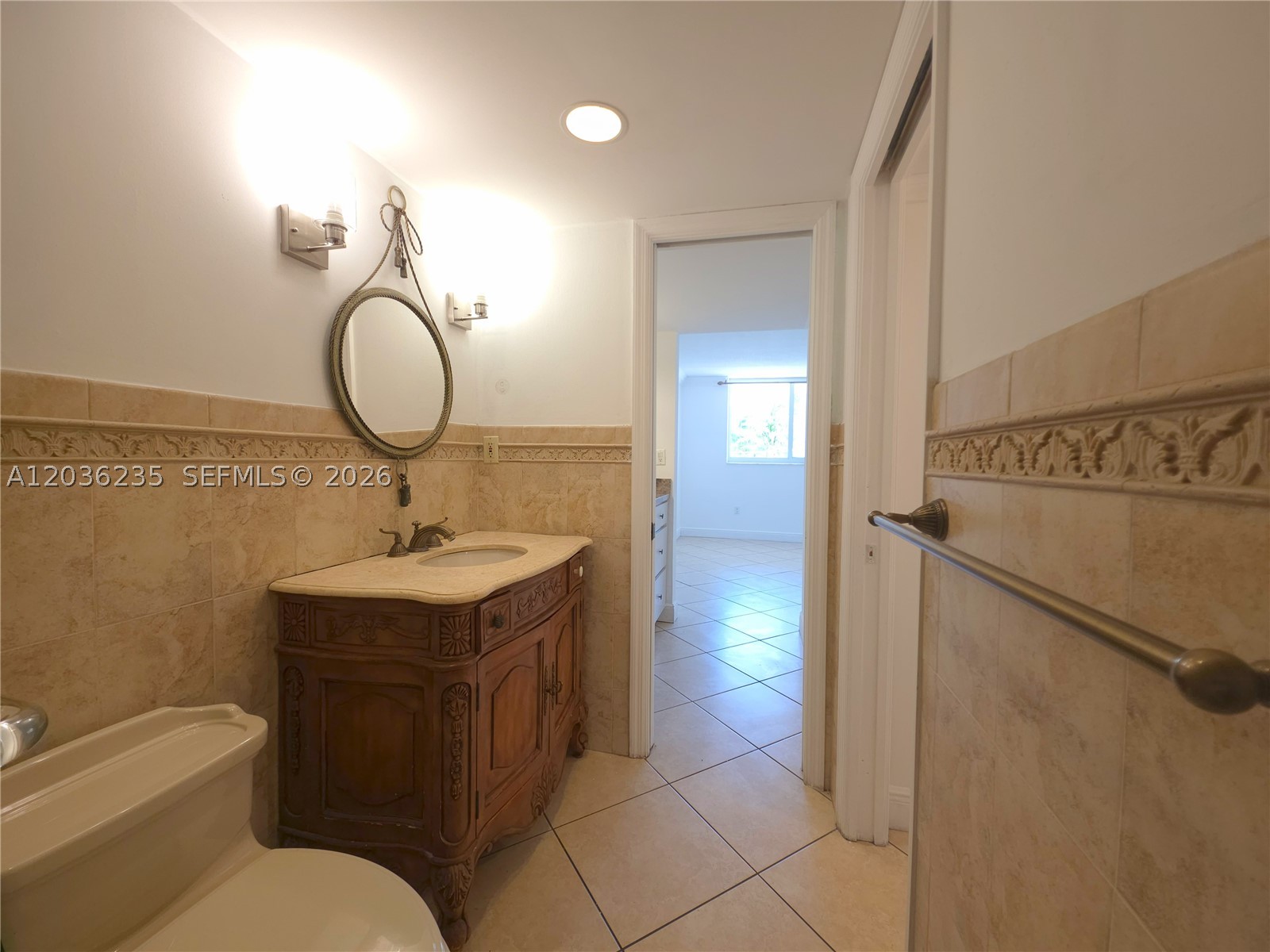 THE PRESIDENTIAL CONDO - Residential Lease