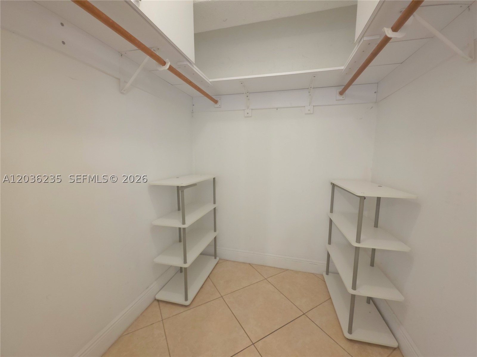 THE PRESIDENTIAL CONDO - Residential Lease