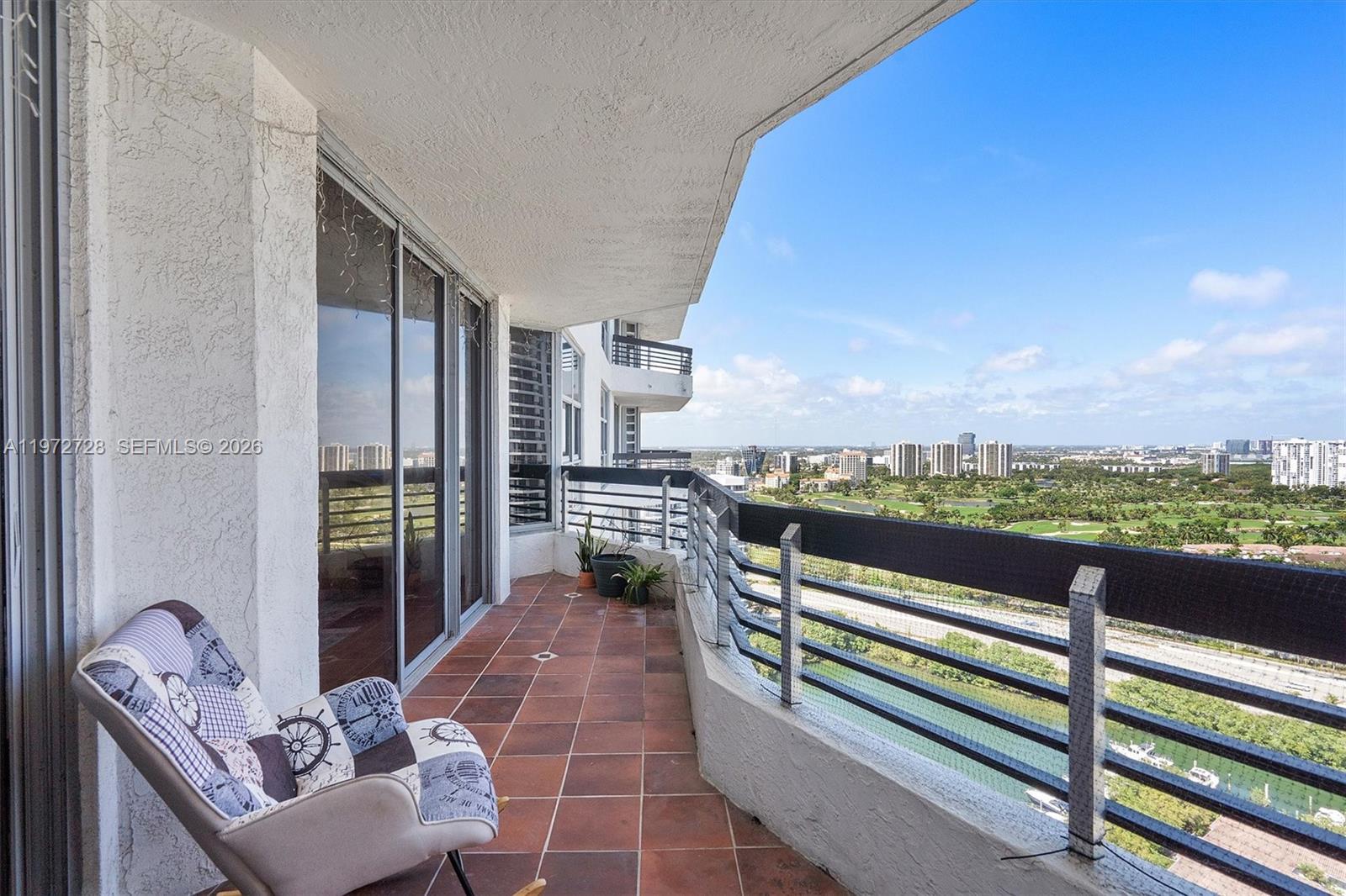 MYSTIC POINTE TOWER 500 C - Residential