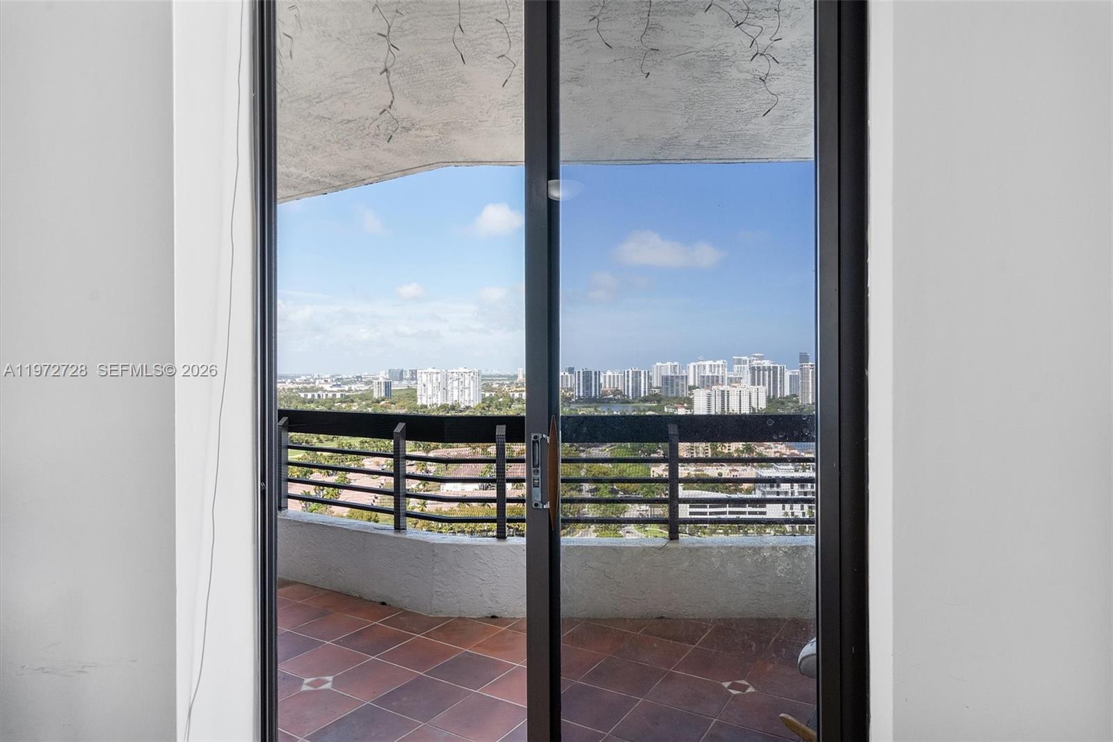 MYSTIC POINTE TOWER 500 C - Residential