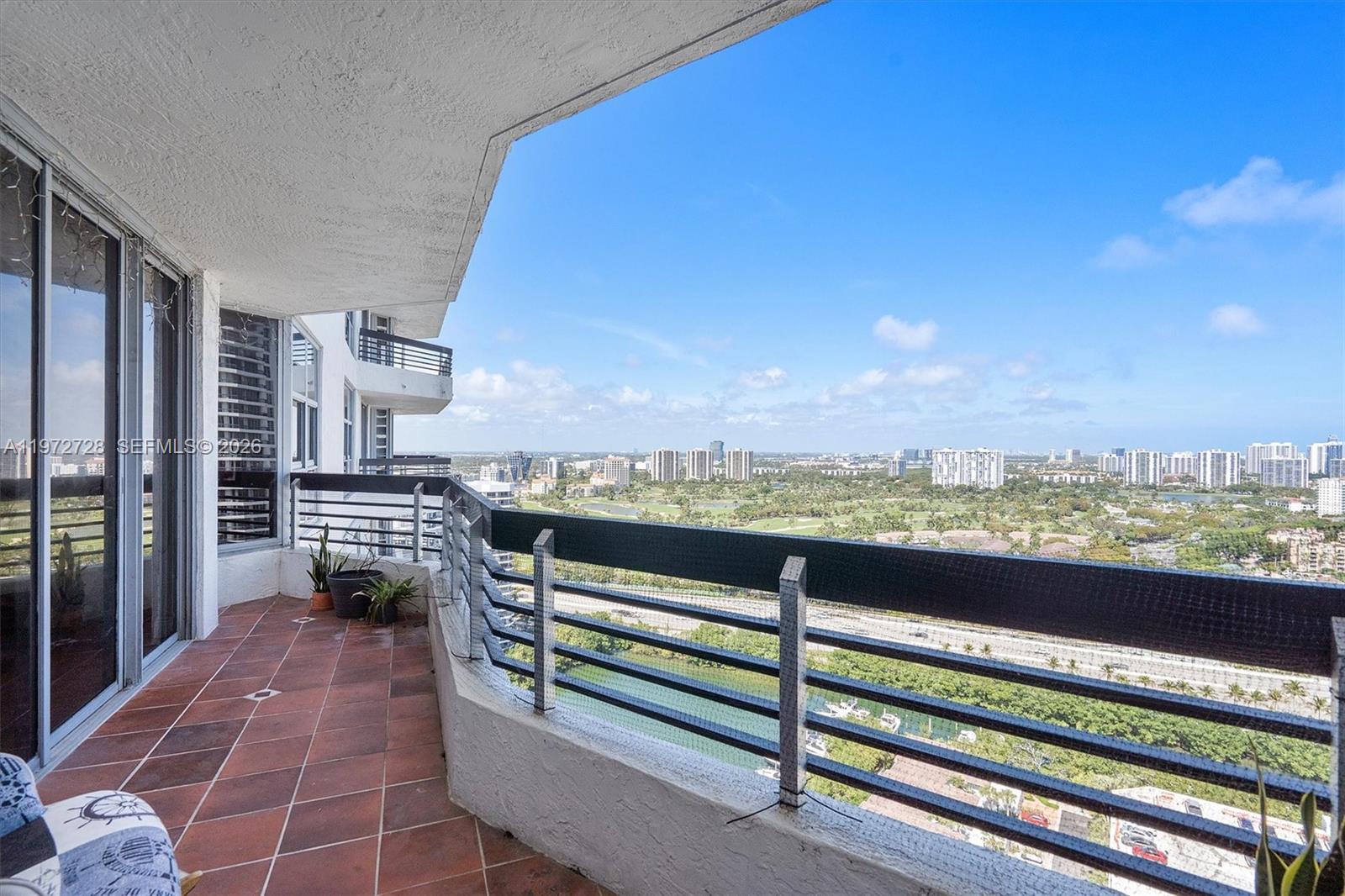 MYSTIC POINTE TOWER 500 C - Residential