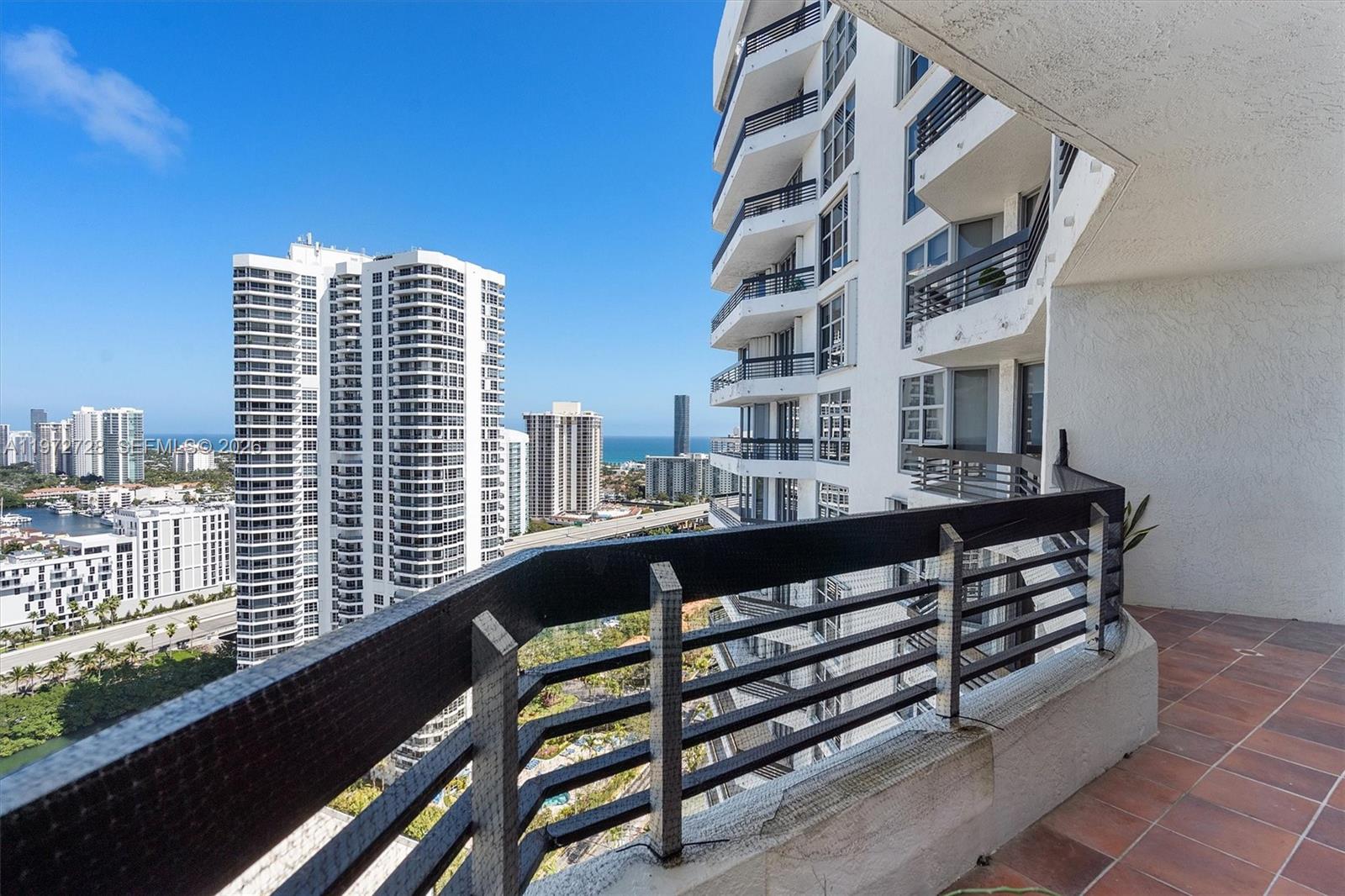 MYSTIC POINTE TOWER 500 C - Residential