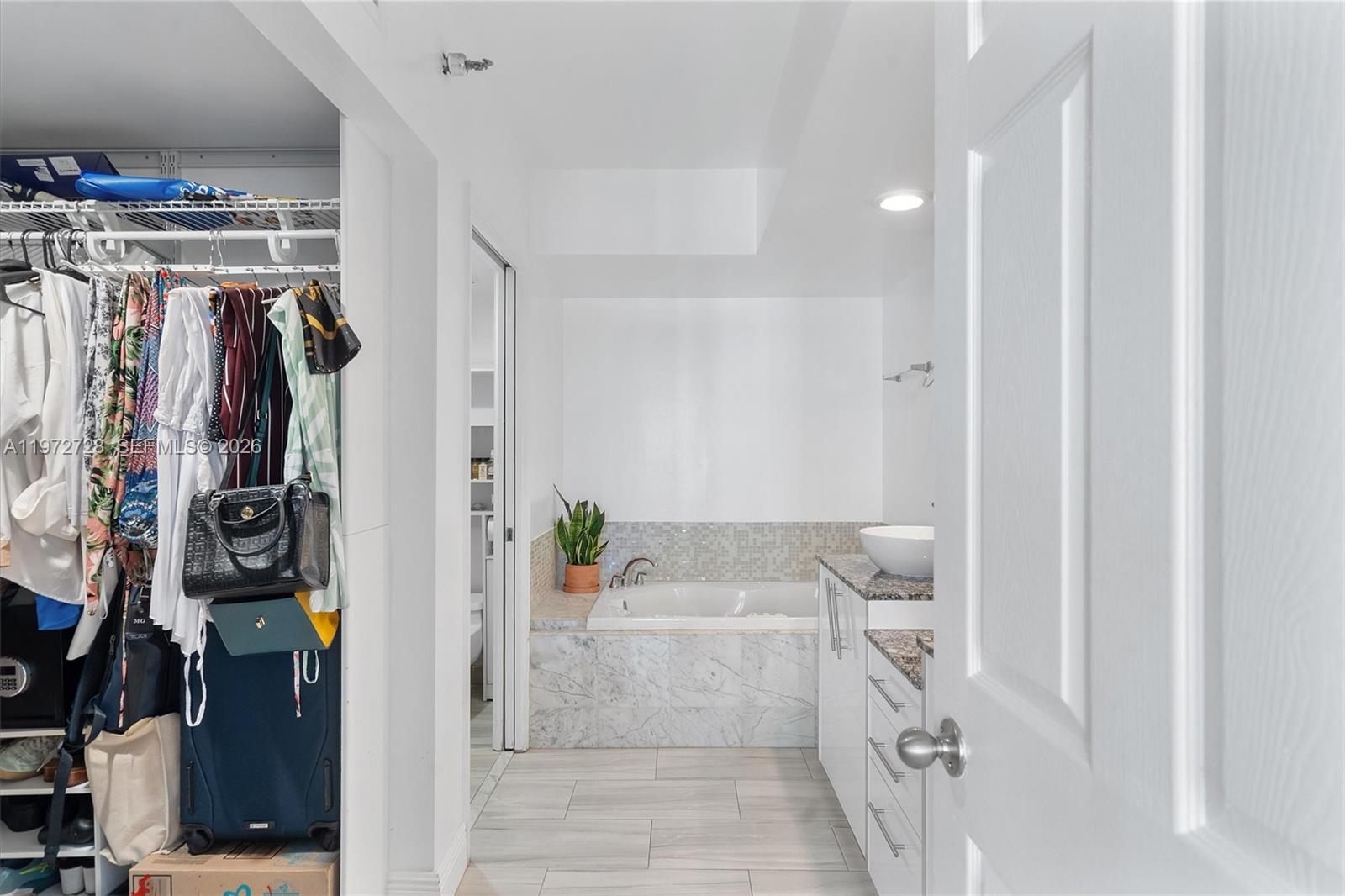 MYSTIC POINTE TOWER 500 C - Residential