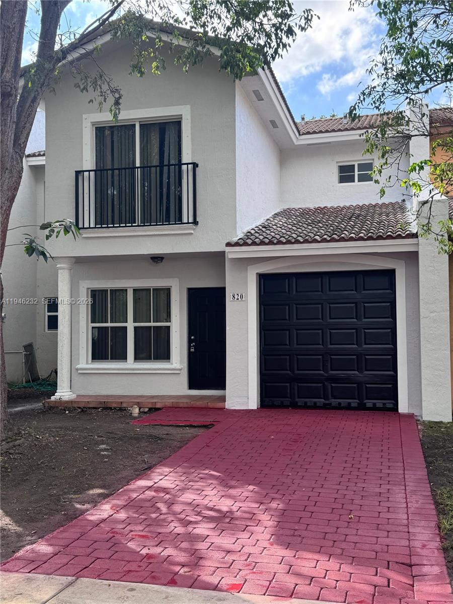 BEAUTIFUL TOWNHOUSE WITH 3 BEDROOMS AND 2.5 BATHROOMS — NO HOA APPROVAL!
Bright and spacious layout with a great-sized kitchen. Tile flooring throughout the bedrooms and common areas. Includes 2 parking spaces. No HOA! Excellent opportunity for investors. Freshly painted and ready to be rented.
Showings only with a signed offer. UNIT IS RENTED UNTIL MARCH 2027 , ($2000)