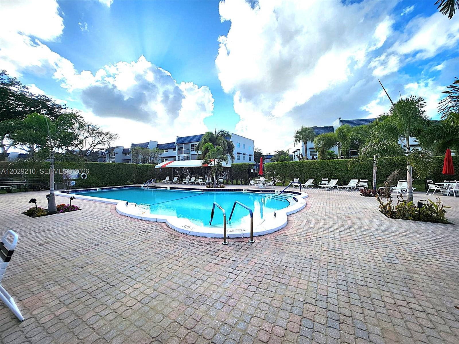 ORIOLE GOLF & TENNIS CLUB - Residential