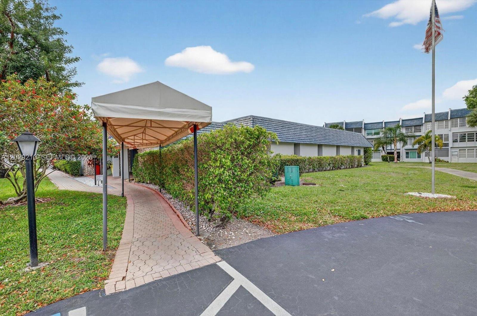 ORIOLE GOLF & TENNIS CLUB - Residential