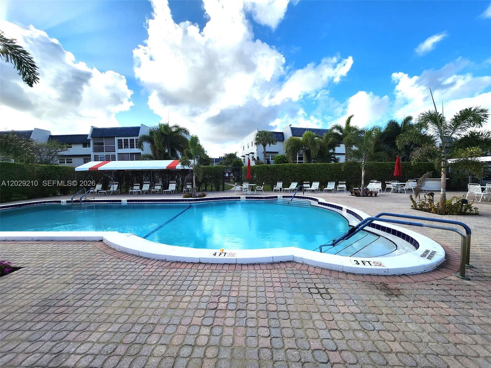 ORIOLE GOLF & TENNIS CLUB - Residential