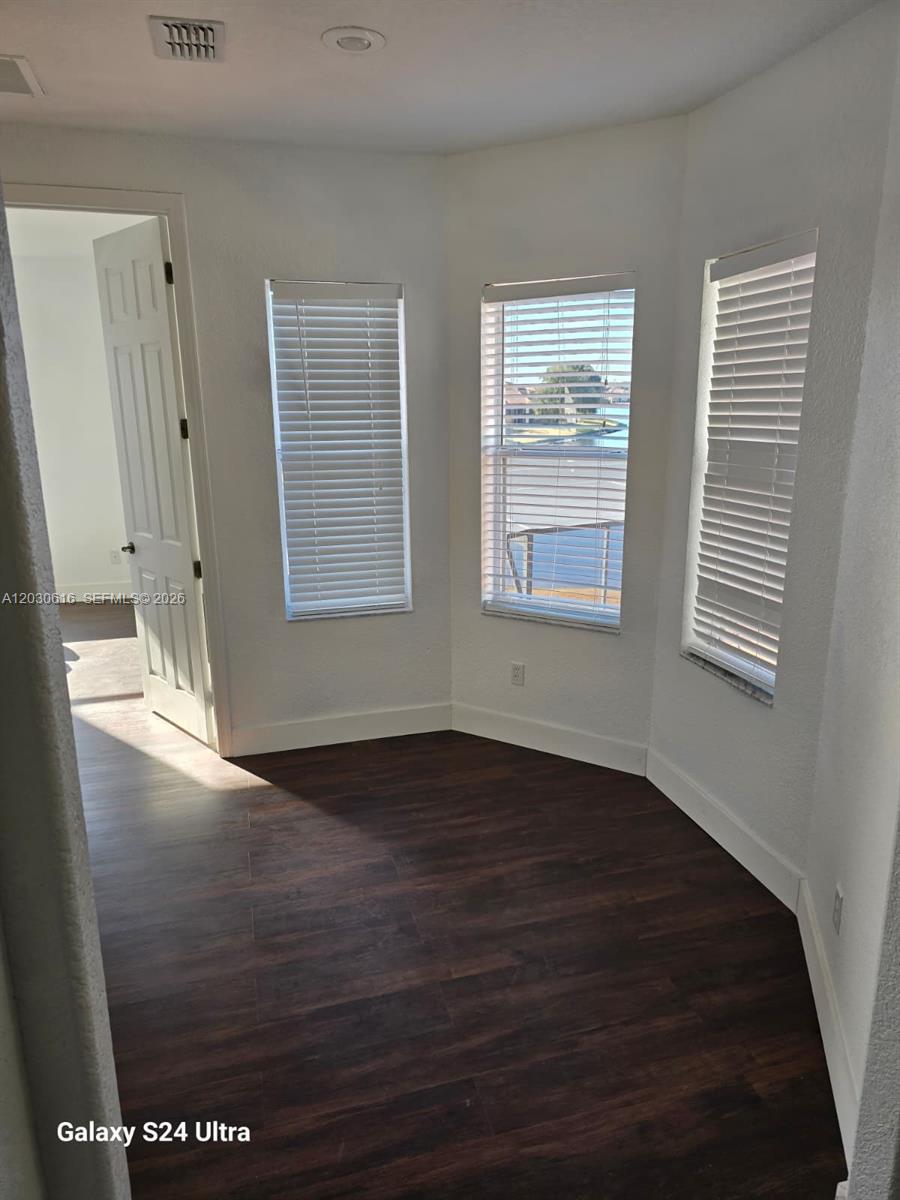 NORTH SHORE VLG - Residential